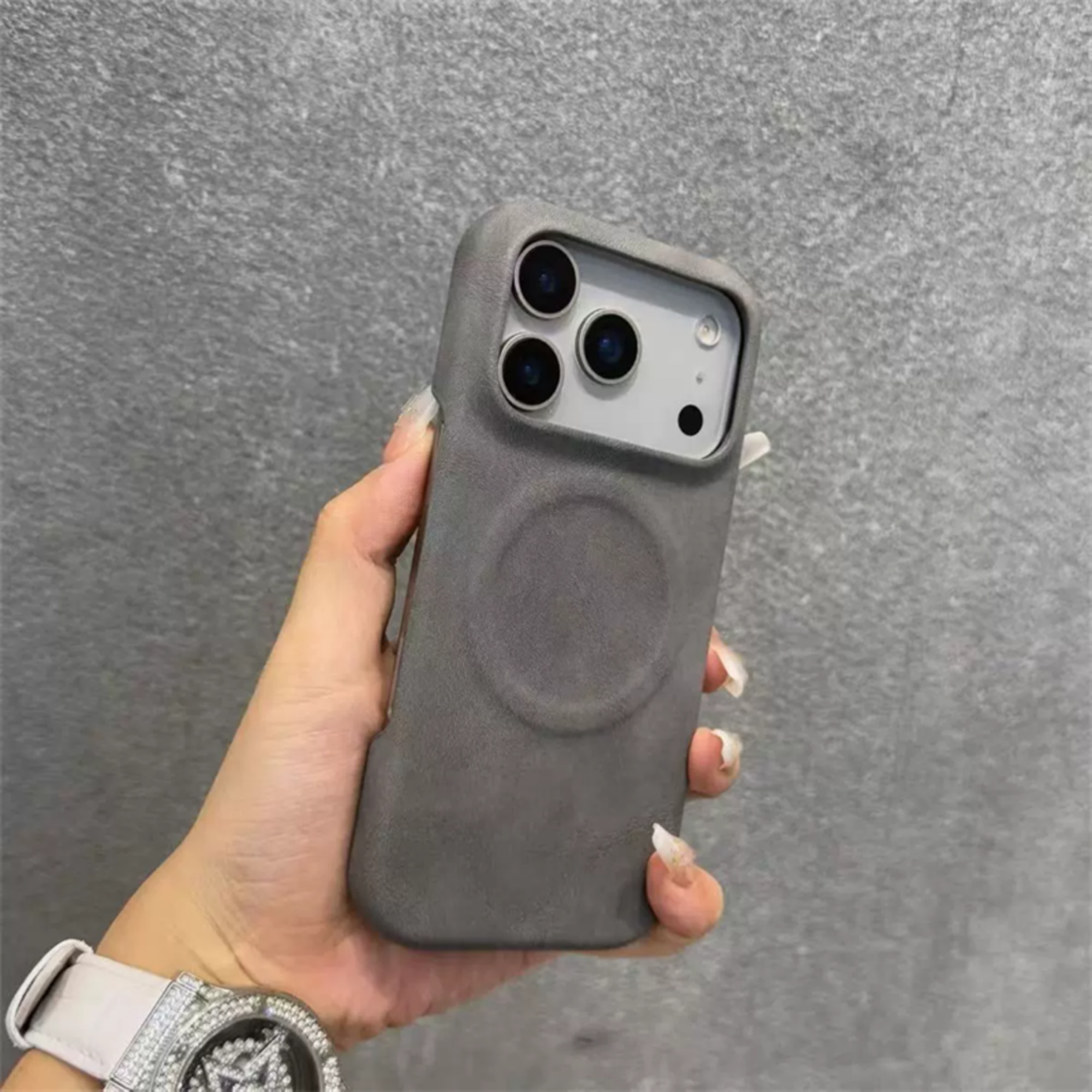 Husa Premium pentru iPhone 17 Pro, Piele ecologica (PU) Vintage Lambskin, Functie MagSafe, Mata High-Quality, Anti-Soc, Ultra Slim, Protectie Spate, Gri
