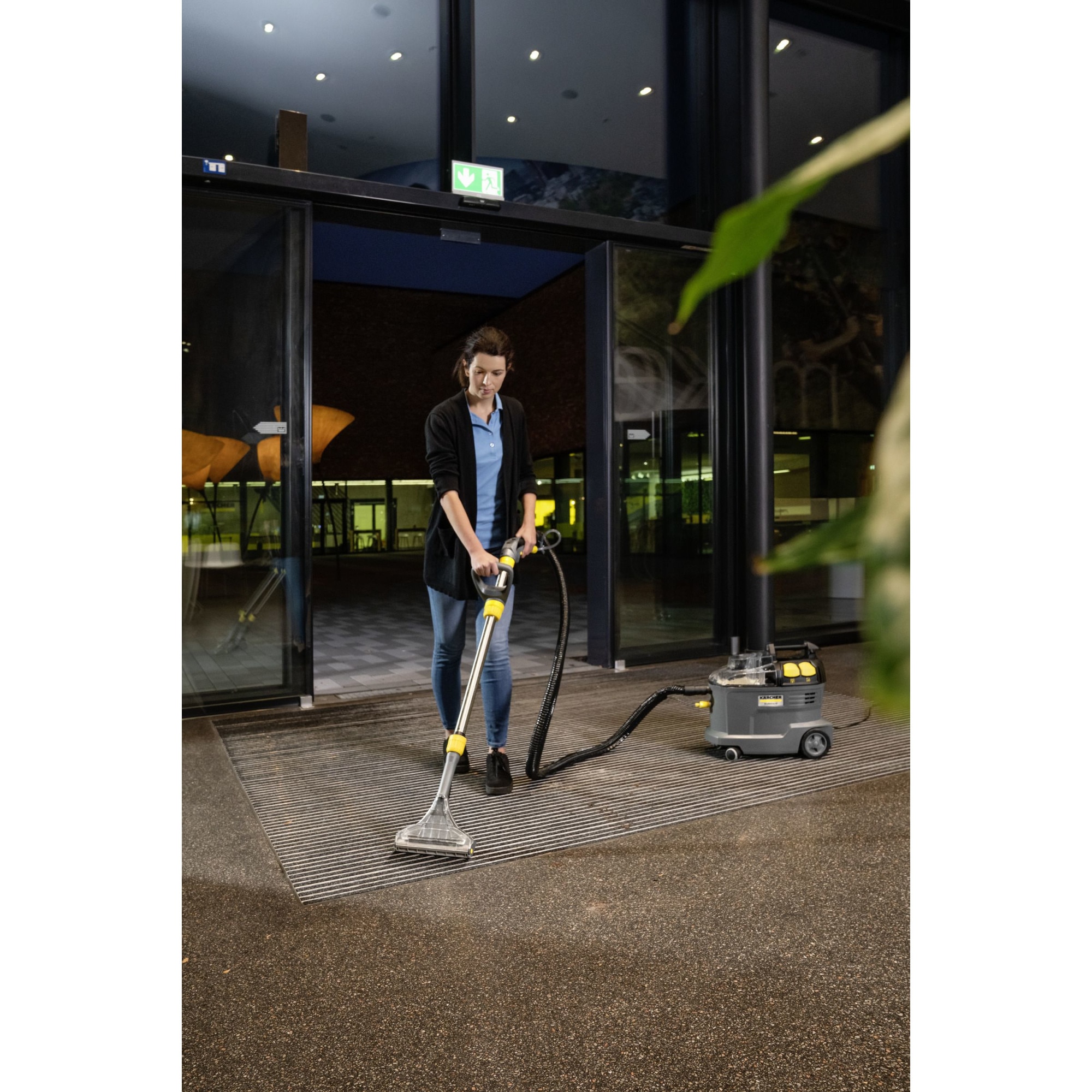 Aspirator KARCHER PUZZI 8/1 C ADV