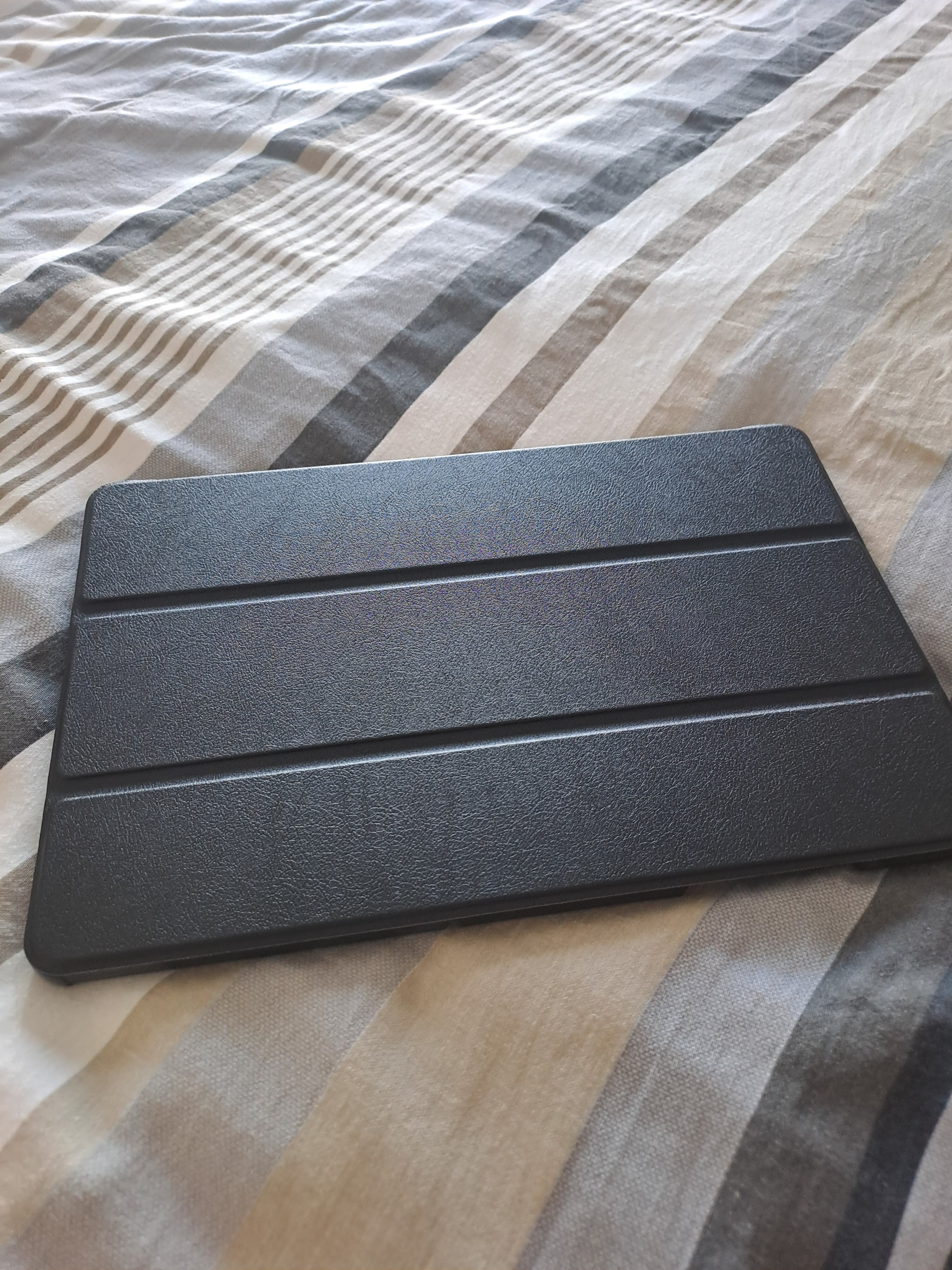 Husa tableta pentru Samsung Galaxy Tab A9 Plus cu suport Multi-Unghi si functie Sleep/Wake, SKYDDAR FoldVision Colour - Urban vibe