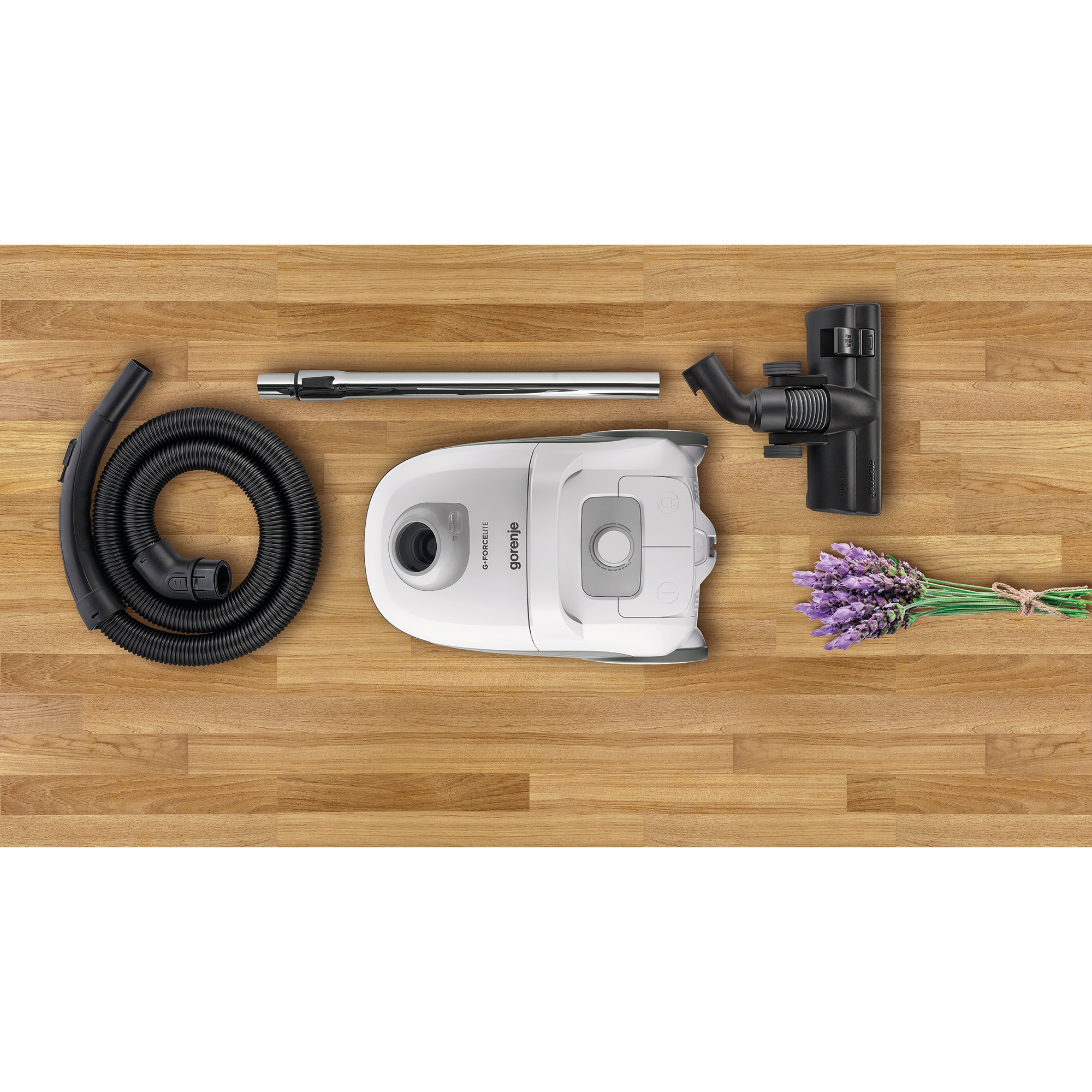 Aspirator cu sac Gorenje VCEA21GLW, 700W, filtru HEPA, capacitate colectare 3L, 3 capete aspirare, perie XpandZone, derulator automat cablu, alb