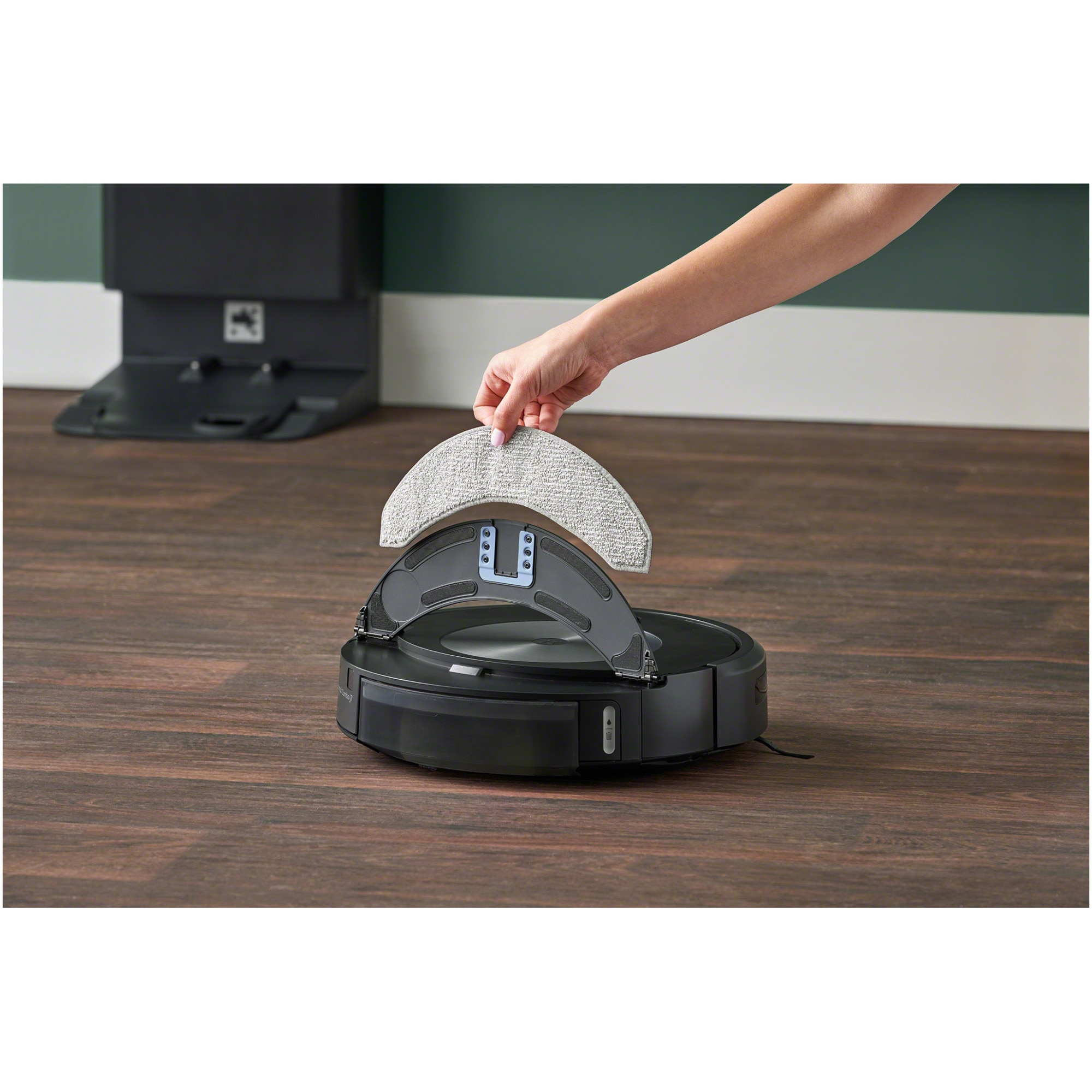 Robot aspirator cu mop+baza descarcare iRobot Roomba Combo j7+ c7558, 26Wh, camera frontala, evita obstacole, aplicatie, 10 harti, bariere virtuale, golire automata, WiFi, Alexa&Google, senzori scari, gri