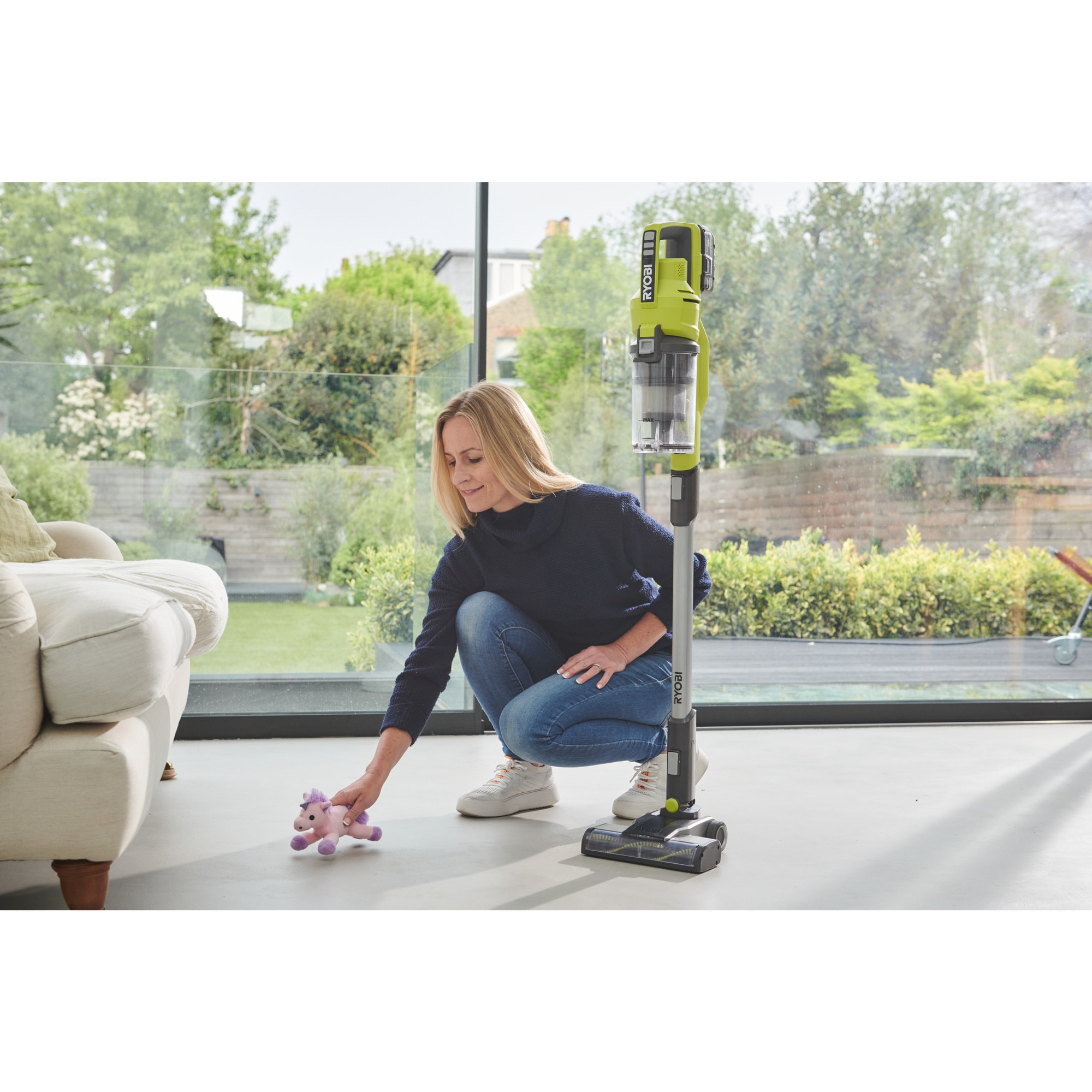 Aspirator vertical RYOBI 18V ONE- 5133005657, putere de aspirare 30W, filtrare ciclonica HEPA 12