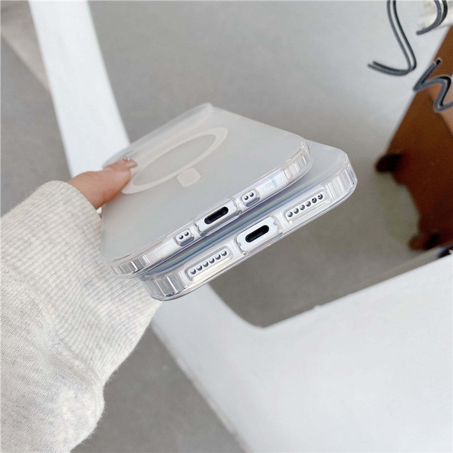 Husa pentru Apple iPhone 17, Magsafe, Antisoc, Schimbare Culoare din Unghiuri Diferite, Textura Mata, Multicolor/Alb