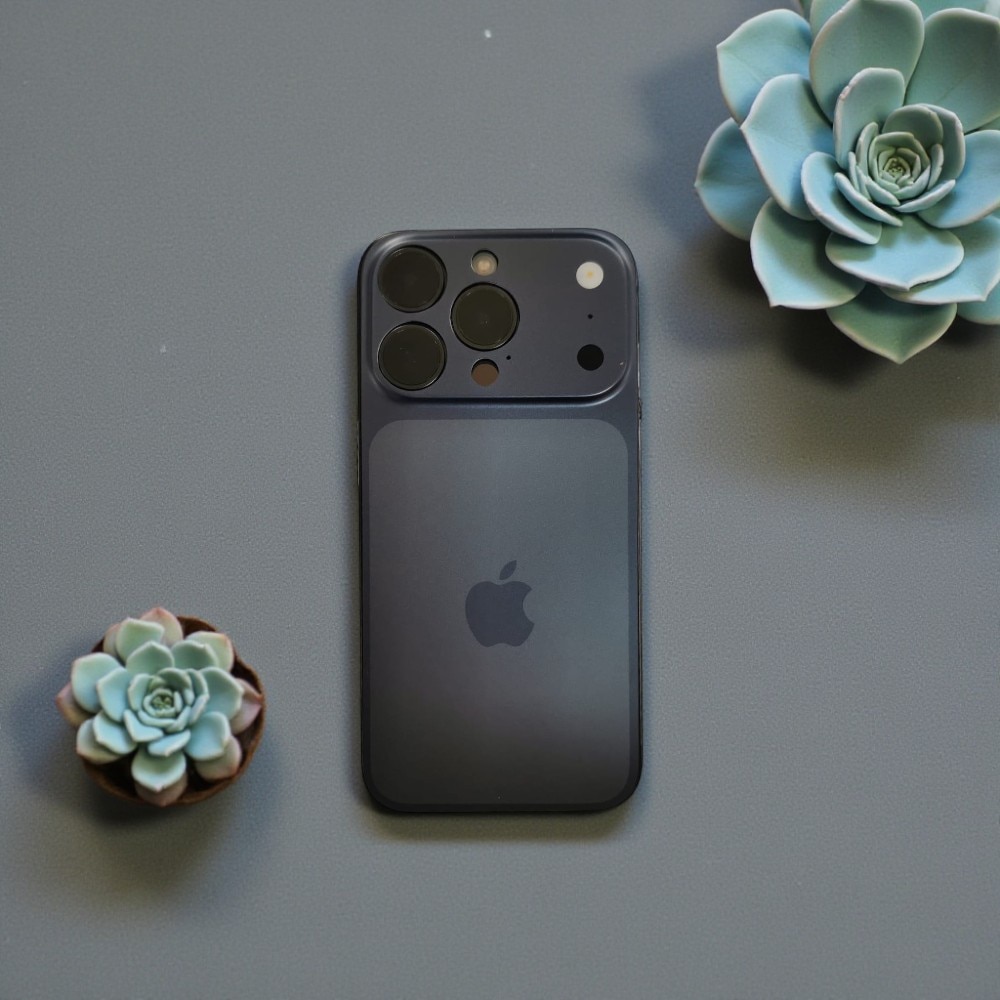 Folie spate telefon G-Tech pentru iPhone 16 Pro Max, transformare instantanee iPhone 17 Pro Max, Albastru, design ultra-subtire