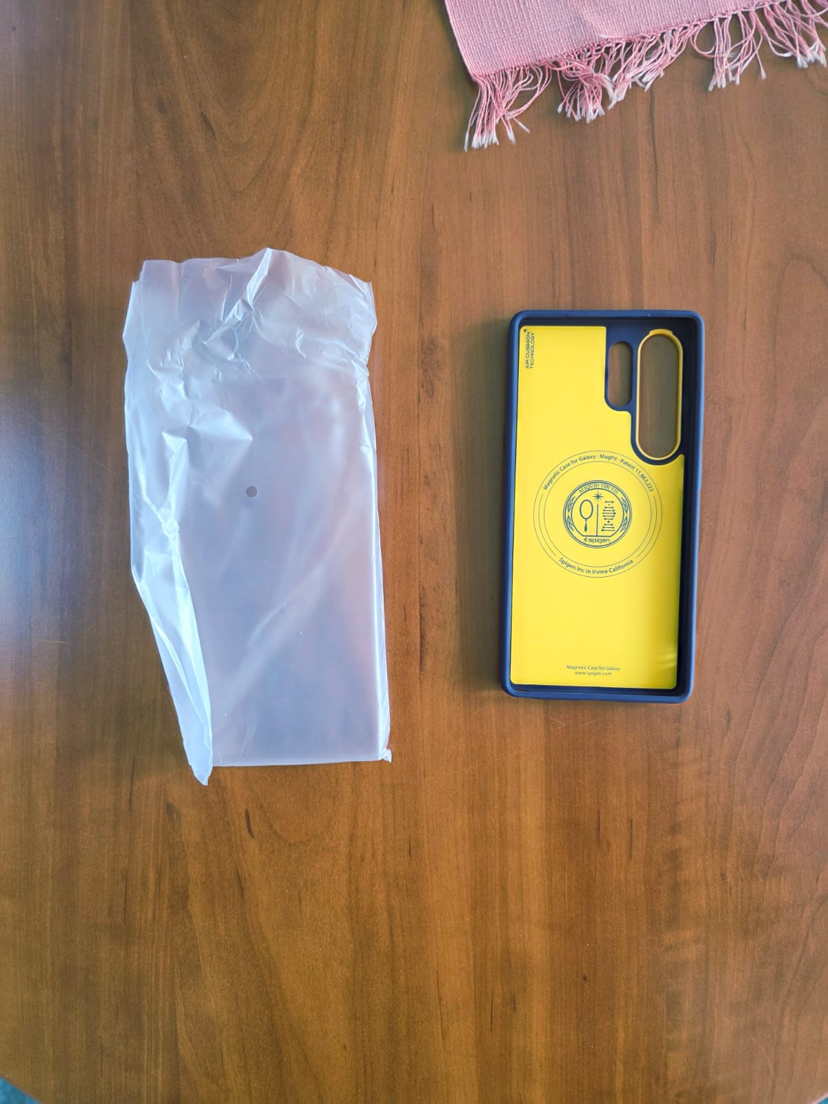 Husa Spigen Nano Pop Mag pentru Samsung Galaxy S25 Ultra, albastru marin si galben