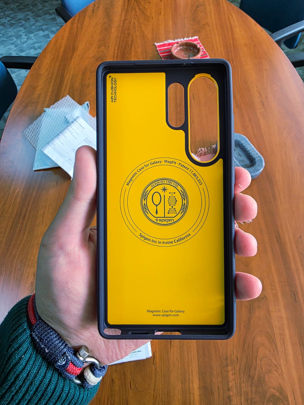 Husa Spigen Nano Pop Mag pentru Samsung Galaxy S25 Ultra, albastru marin si galben