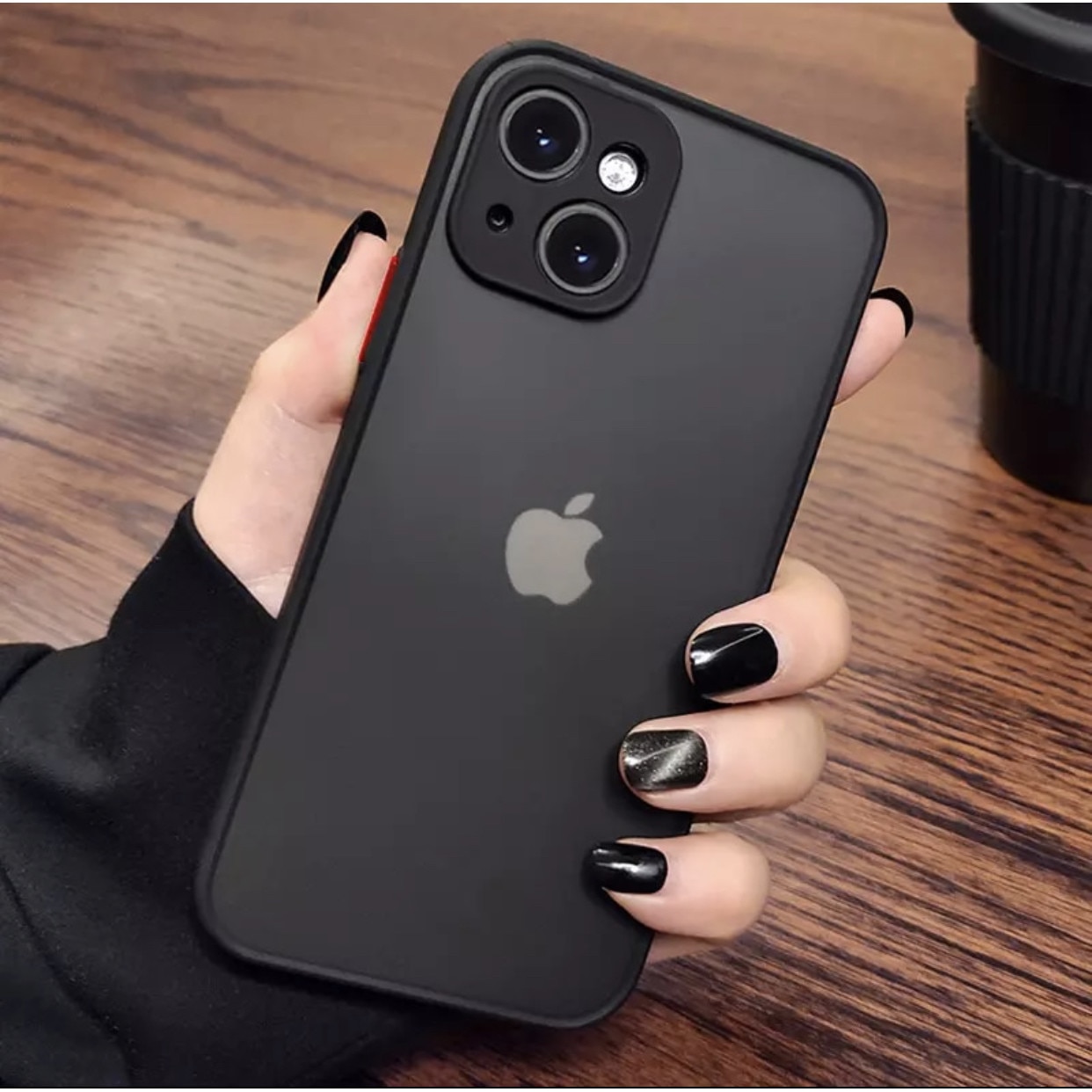 Husa Premium cu protectie la camere si finisaj mat, compatibila cu iPhone 13 / Negru