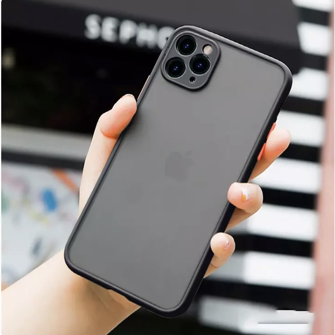 Husa Premium cu protectie la camere si finisaj mat, compatibila cu iPhone 13 / Negru