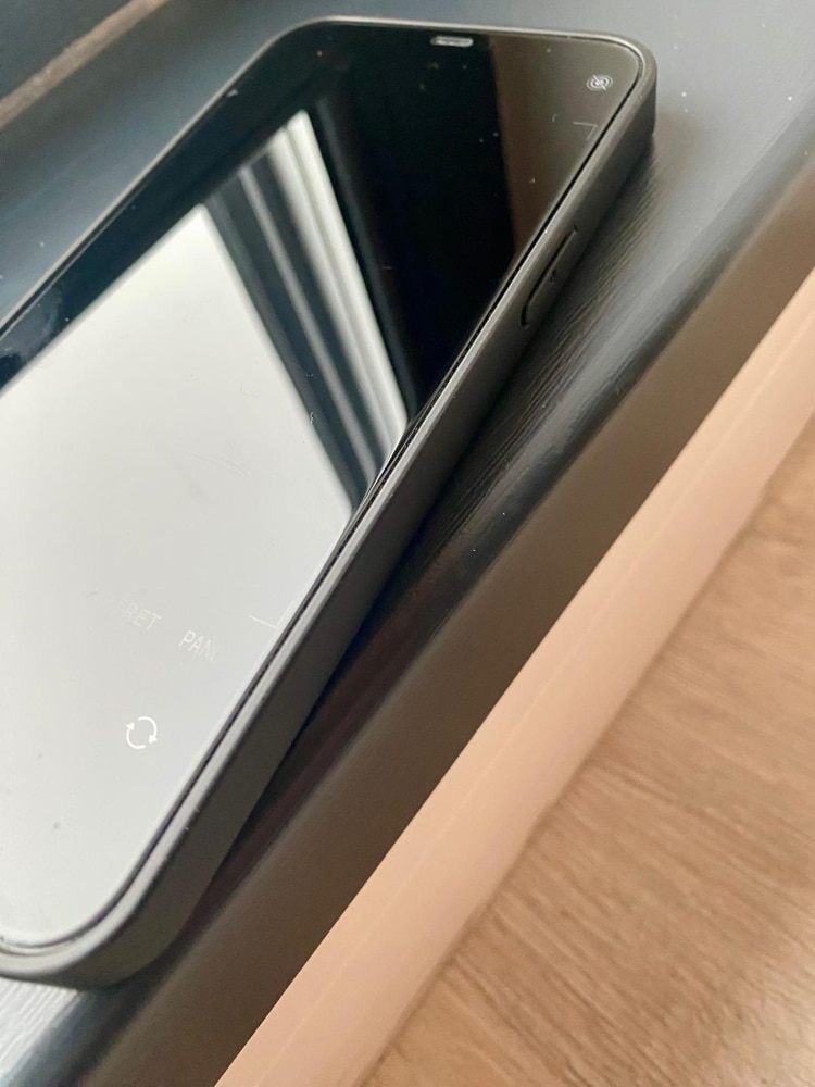 Husa de Protectie Pentru iPhone 12 ProMax MagSafe, Culoare Silver, lucios cu efect 3D tip Pana, design elegant si protectie completa inclusiv Lentile impotriva socurilor si zgarieturilor