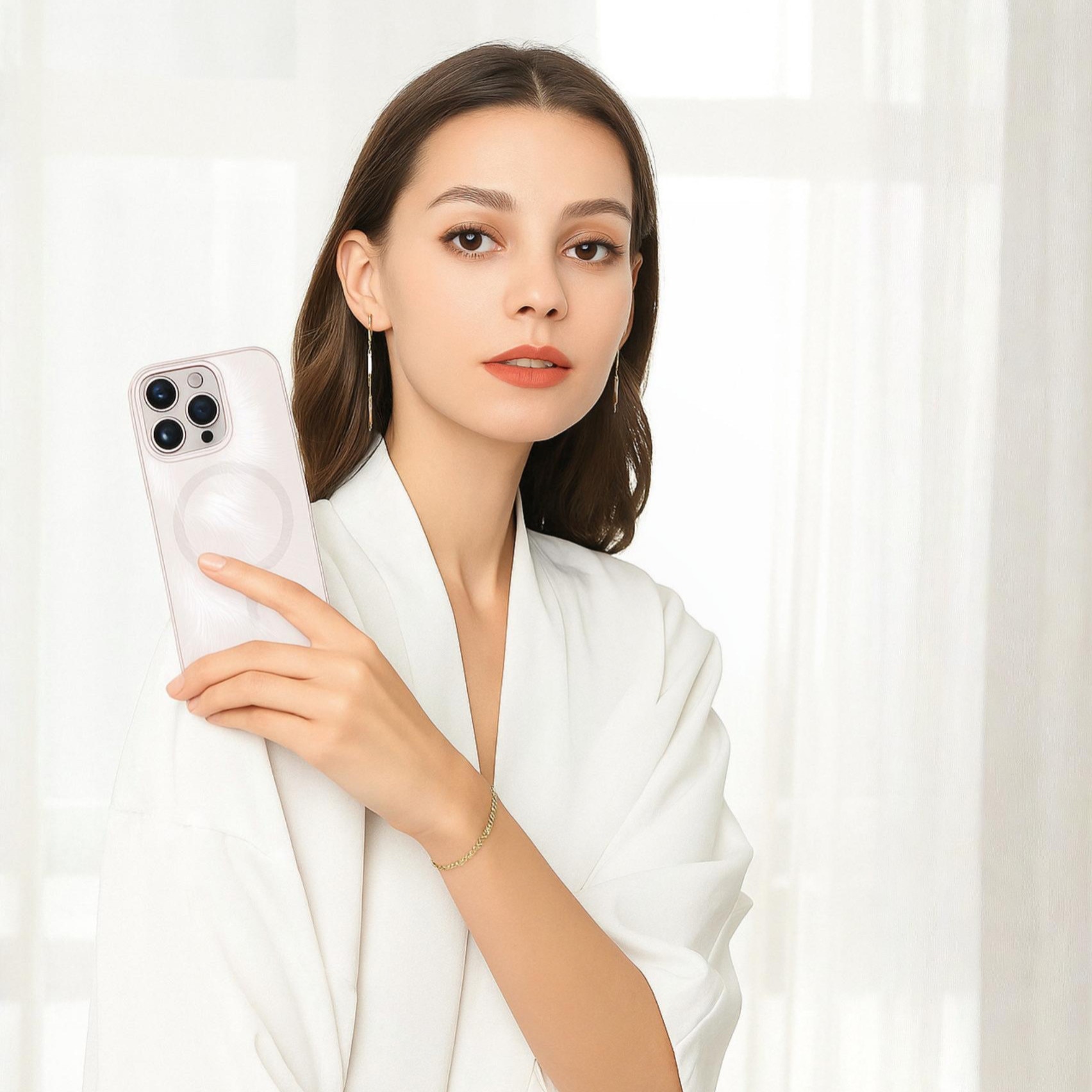 Husa de Protectie Pentru iPhone 12 ProMax MagSafe, Culoare Silver, lucios cu efect 3D tip Pana, design elegant si protectie completa inclusiv Lentile impotriva socurilor si zgarieturilor