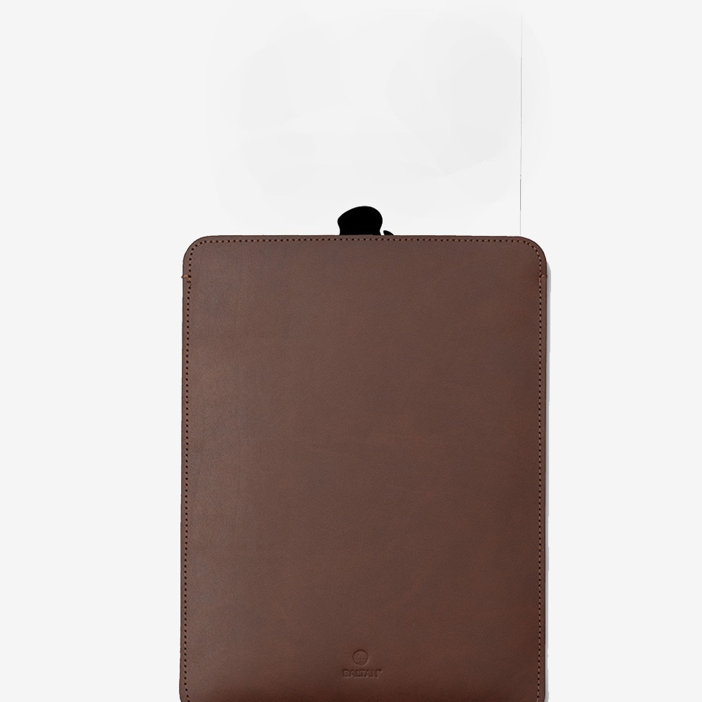 Husa pentru MacBook Air 15 M3 Baltan Sleeve 15 inch din piele naturala premium rezistenta la apa, maro inchis