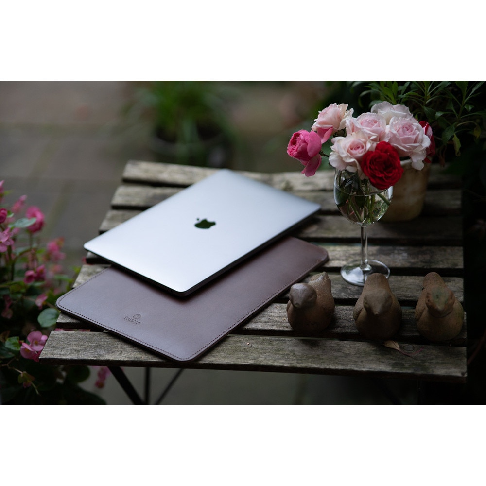 Husa pentru MacBook Air 15 M3 Baltan Sleeve 15 inch din piele naturala premium rezistenta la apa, maro inchis