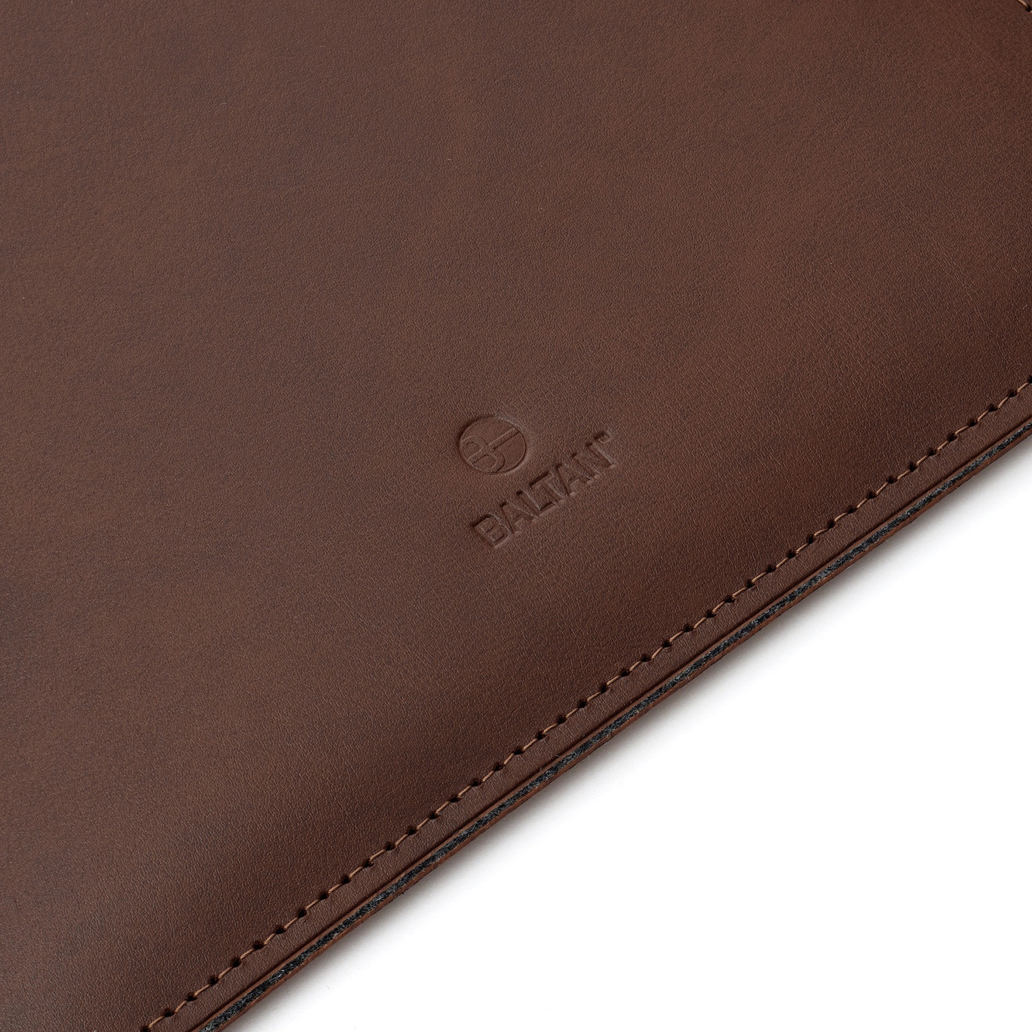 Husa pentru MacBook Air 15 M3 Baltan Sleeve 15 inch din piele naturala premium rezistenta la apa, maro inchis