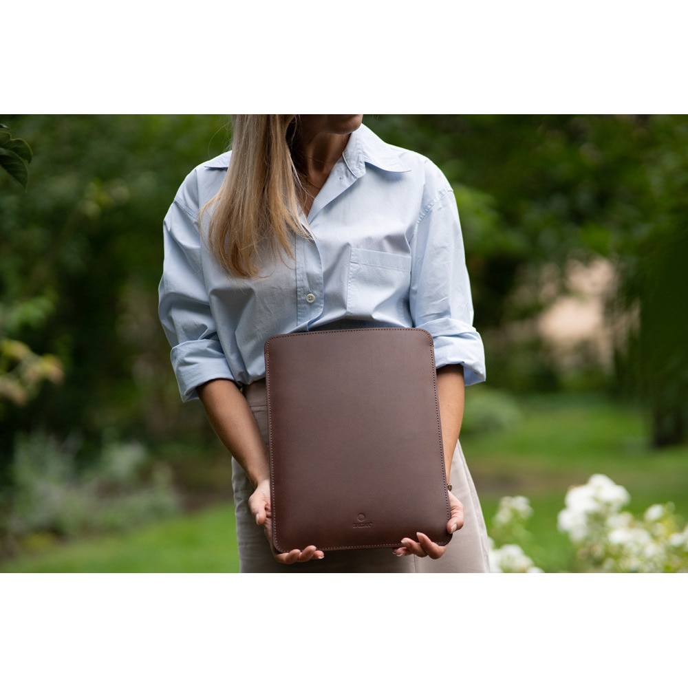 Husa pentru MacBook Air 15 M3 Baltan Sleeve 15 inch din piele naturala premium rezistenta la apa, maro inchis