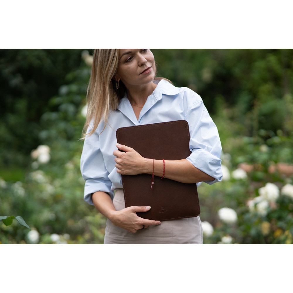Husa pentru MacBook Air 15 M3 Baltan Sleeve 15 inch din piele naturala premium rezistenta la apa, maro inchis