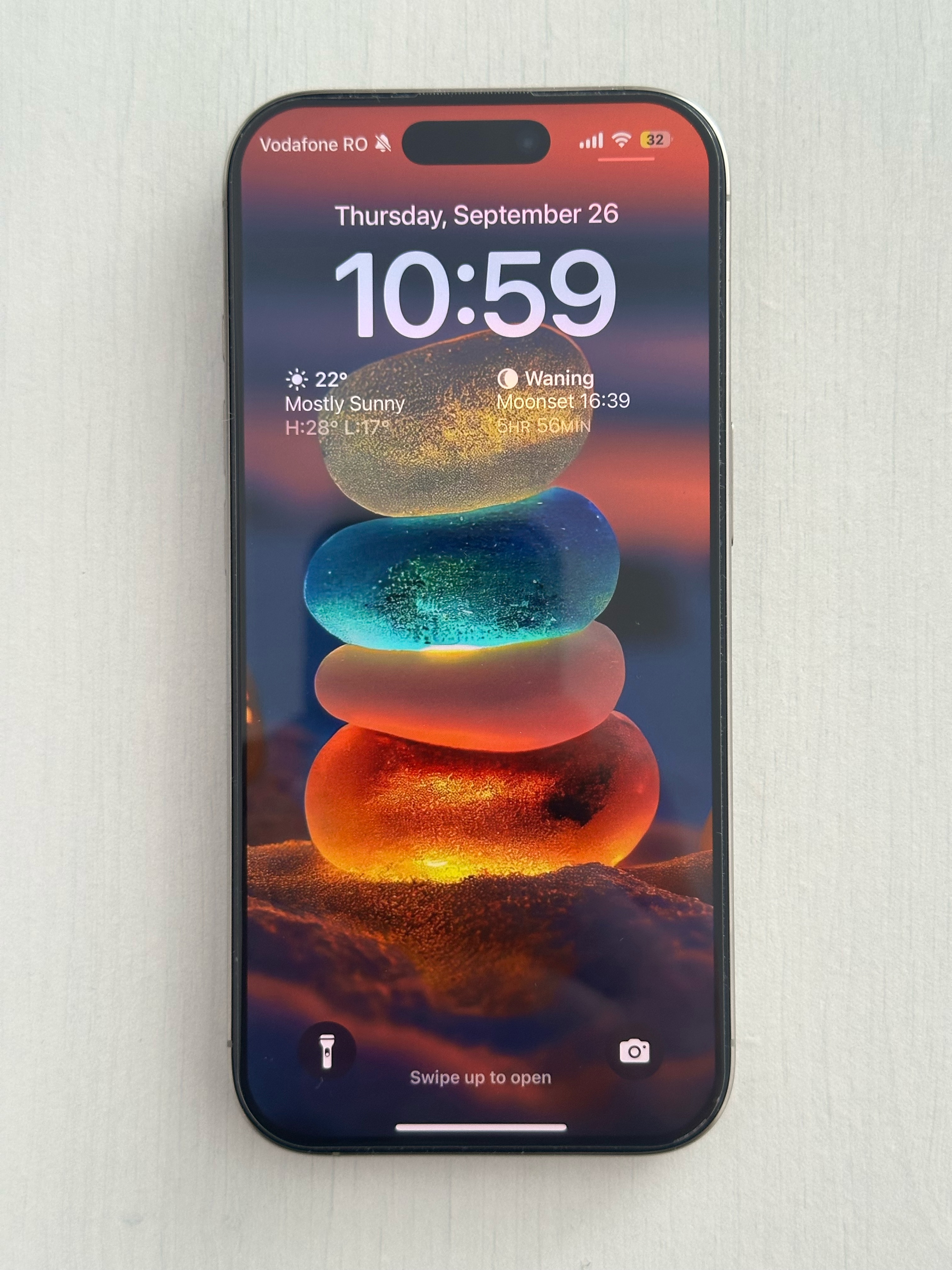 Folie de Protectie Privacy, InstaShield by VeReTech pentru iPhone 16 Pro, cu Kit de Aplicare Instanta si Functie Automata de Indepartare a Prafului, din Sticla Securizata 9H+, Claritate Super HD, Tratament Electronic Oleofobic si Anti Amprente