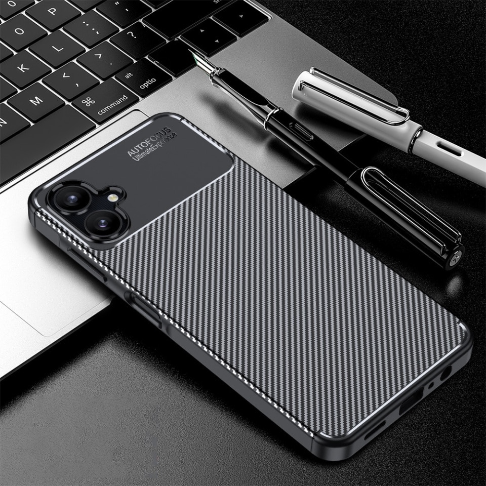 Husa pentru Samsung Galaxy A06, SKYDDAR INNOVATION, CarbonFiber, Antisoc, Negru, set cu sticker