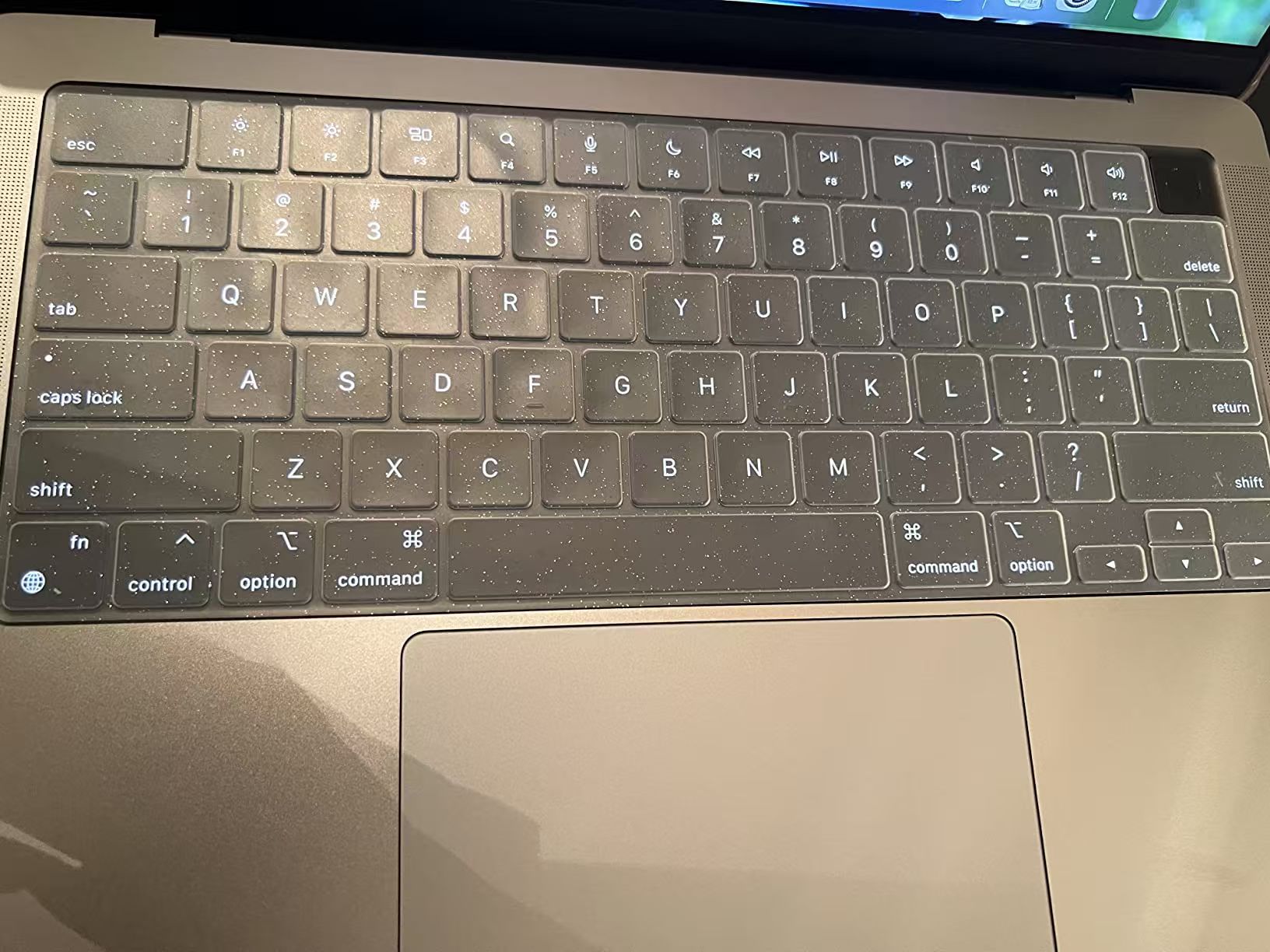 Carcasa Glitter Hard Shell pentru MacBook Air 15 (2023/2024/2025) M Series (M4/M3/M2) (A2941/A3114/A3241), Husa & Protectie MacBook, Negru transparent