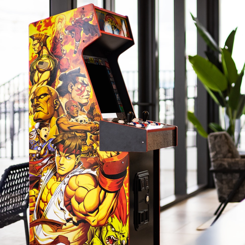 Consola verticala retro 14 jocuri ARCADE1UP, Capcom Legacy Yoga Flame Edition, H 154 cm, Wi-Fi LIVE Play, 2 jucatori, iluminare Marquee, display 17 inch, difuzor extern, accesoriu inaltare consola, multicolor