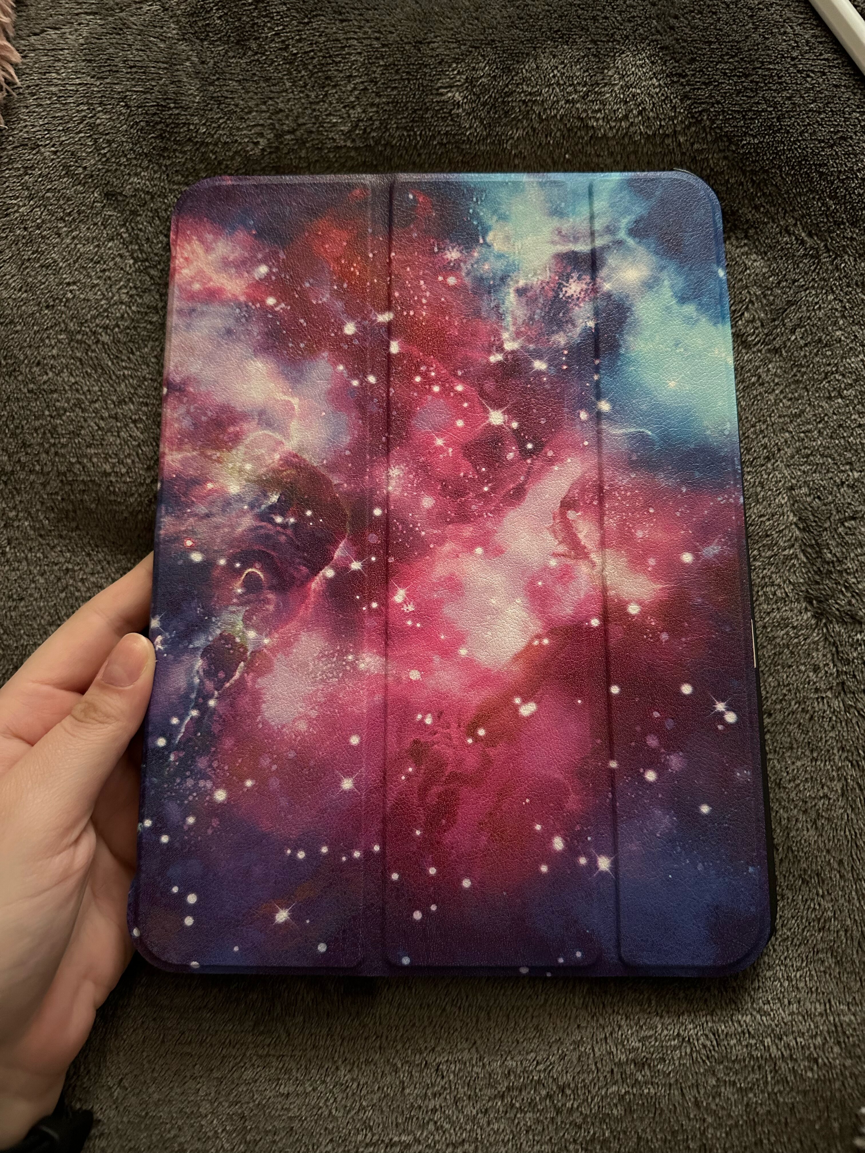Husa de protectie premium Natty Pell, Compatibila Apple iPad 10 (2022), 10.9", Graffiti