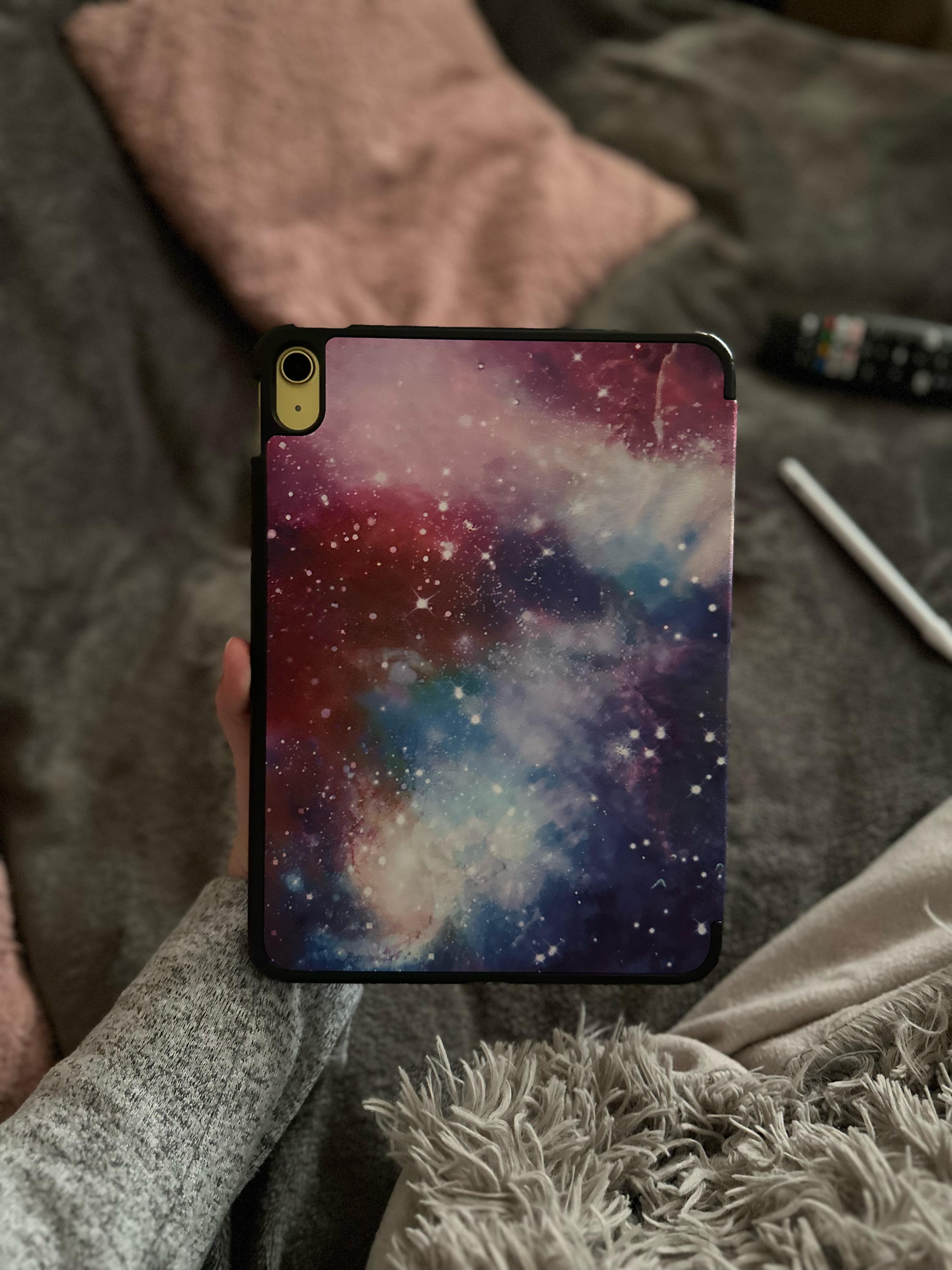 Husa de protectie premium Natty Pell, Compatibila Apple iPad 10 (2022), 10.9", Graffiti