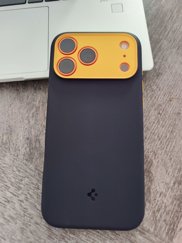 Carcasa Spigen Nano Pop cu MagSafe compatibila cu iPhone 17 Pro Max, Blueberry Navy