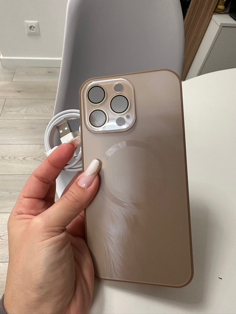 Husa de Protectie Pentru iPhone 14 ProMax MagSafe, Culoare Silver, lucios cu efect 3D tip Pana, design elegant si protectie completa inclusiv Lentile impotriva socurilor si zgarieturilor