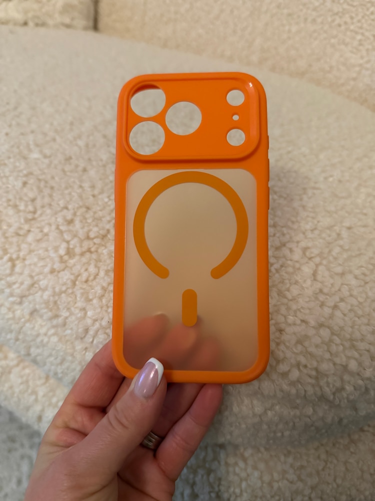 Husa ESR Classic HaloLock Compatibila Cu iPhone 17 Pro, Functie MagSafe, Protectie La Camera, Colturi Intarite, Frost Pink