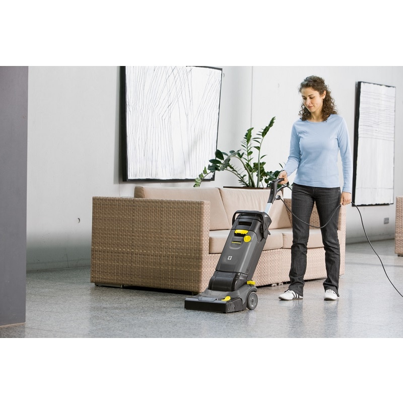 Masina de frecat-aspirat Karcher BR 30/4 C, Puterea motorului 820 W, Latime lucru perii 300 mm, Capacitate maxima de suprafata 200 m2/h