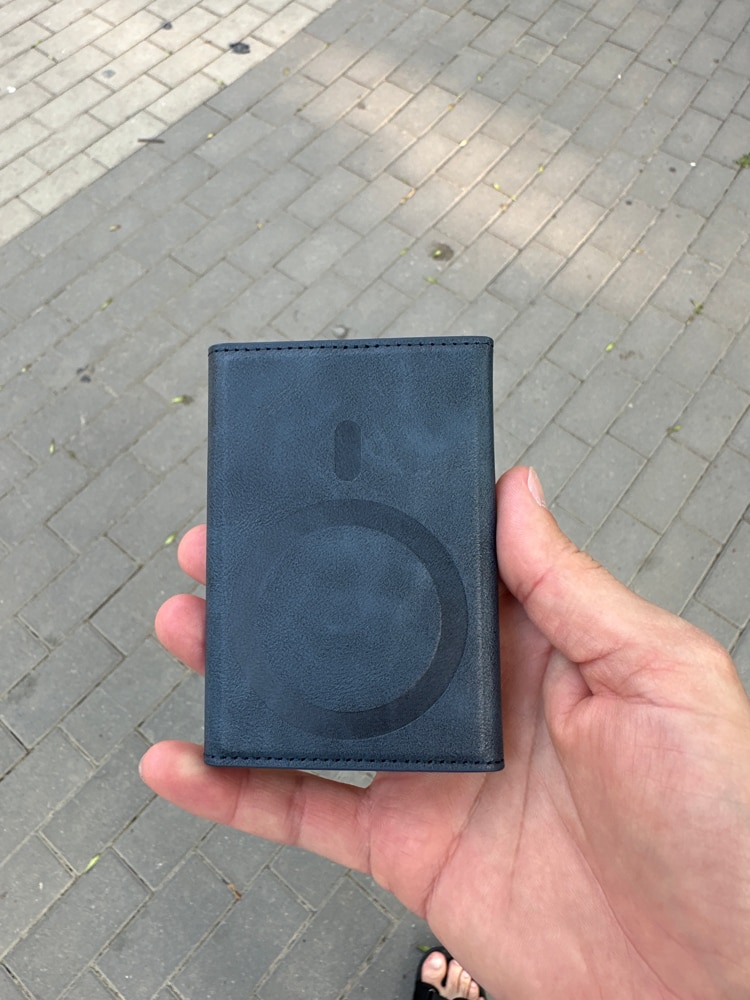 Portofel MagSafe pentru iPhone, Tri-Fold, 6 Compartimente pentru Carduri, Suport triunghi, Leather effect, Negru