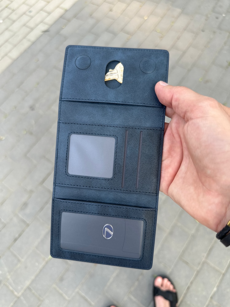 Portofel MagSafe pentru iPhone, Tri-Fold, 6 Compartimente pentru Carduri, Suport triunghi, Leather effect, Negru