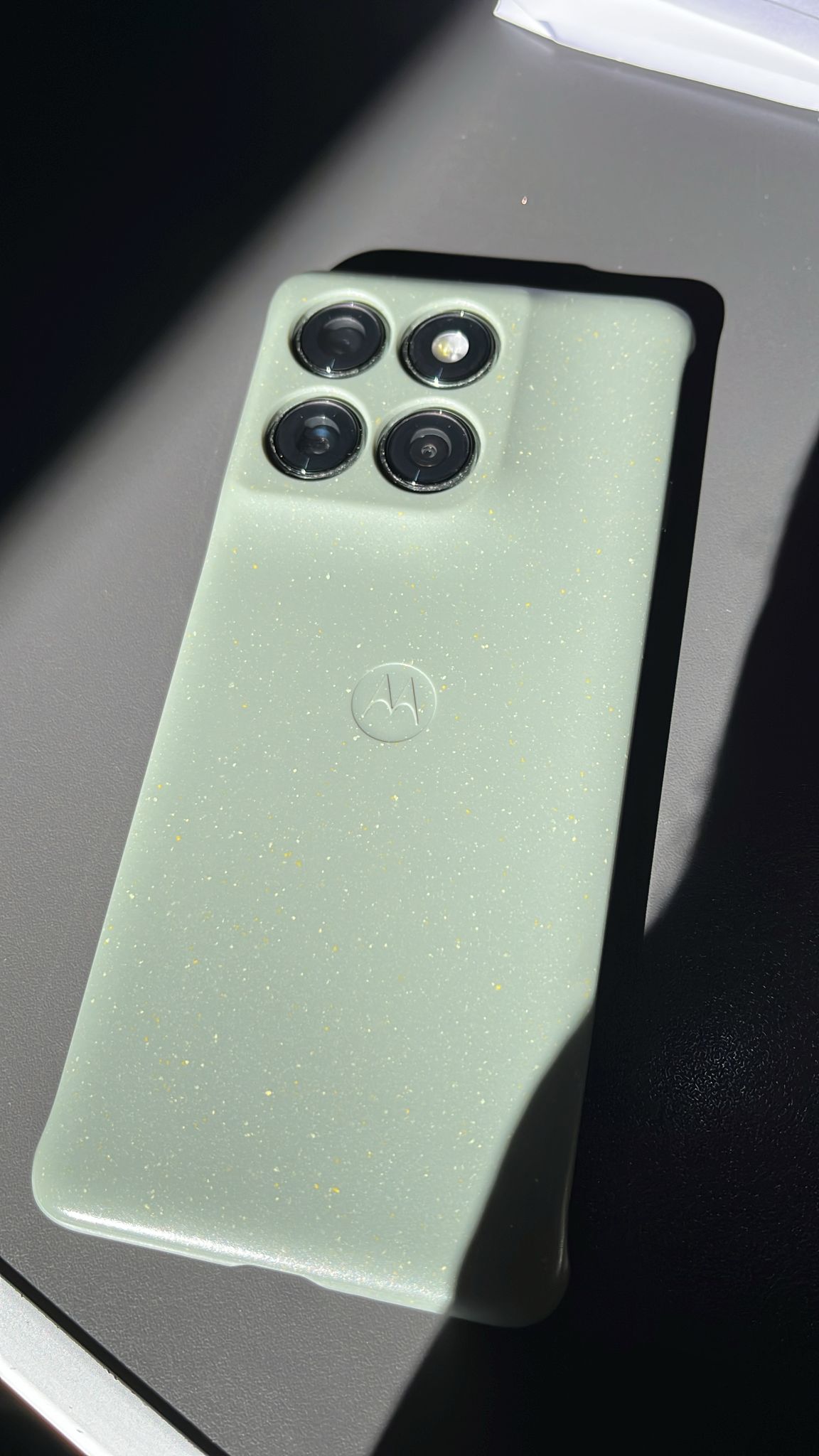 Telefon mobil Motorola edge 60 pro, 8GB RAM, 256GB, PANTONE Sparkling Grape