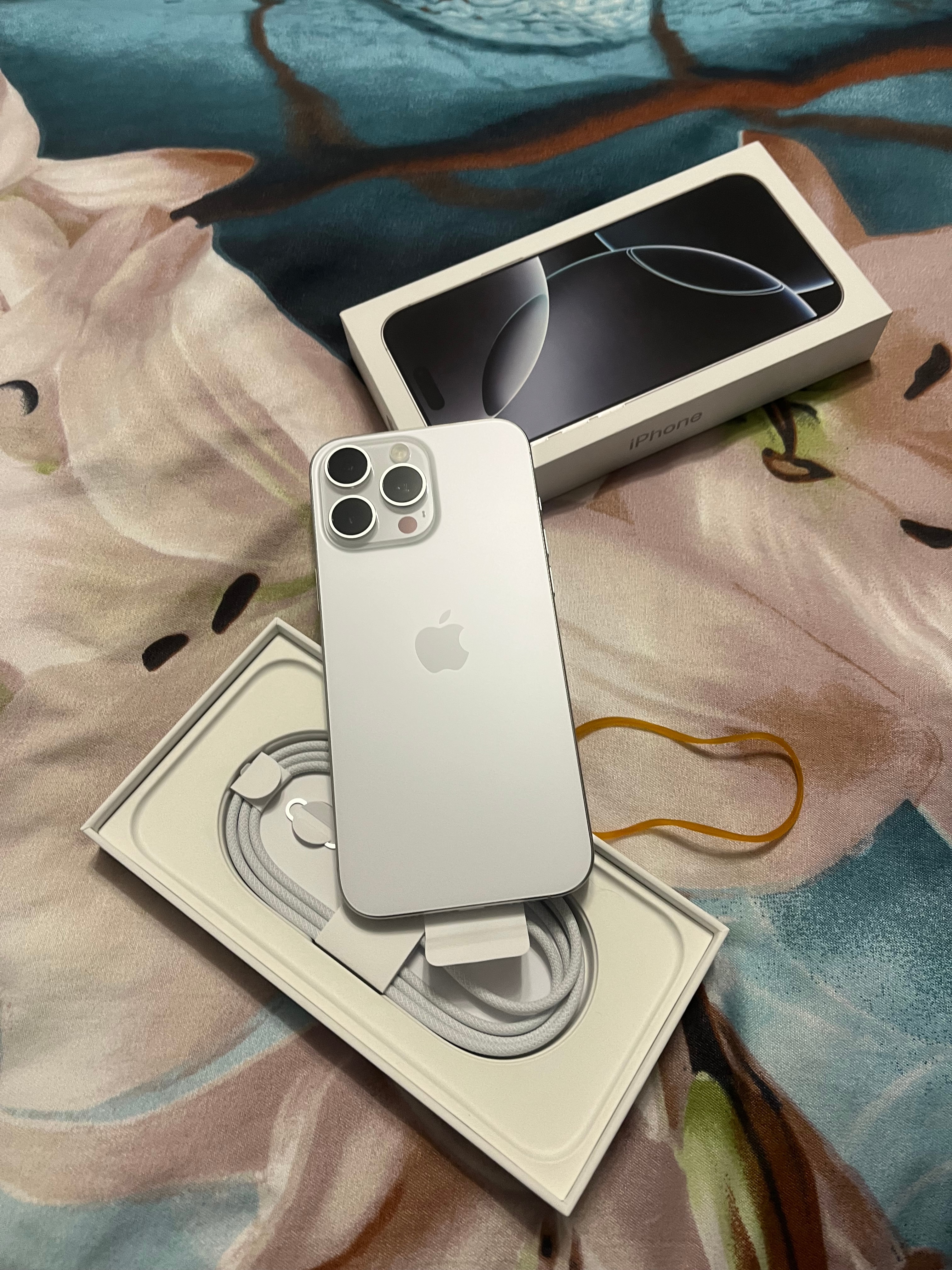 Telefon mobil Apple iPhone 16 Pro Max, 512GB, 5G, Natural Titanium
