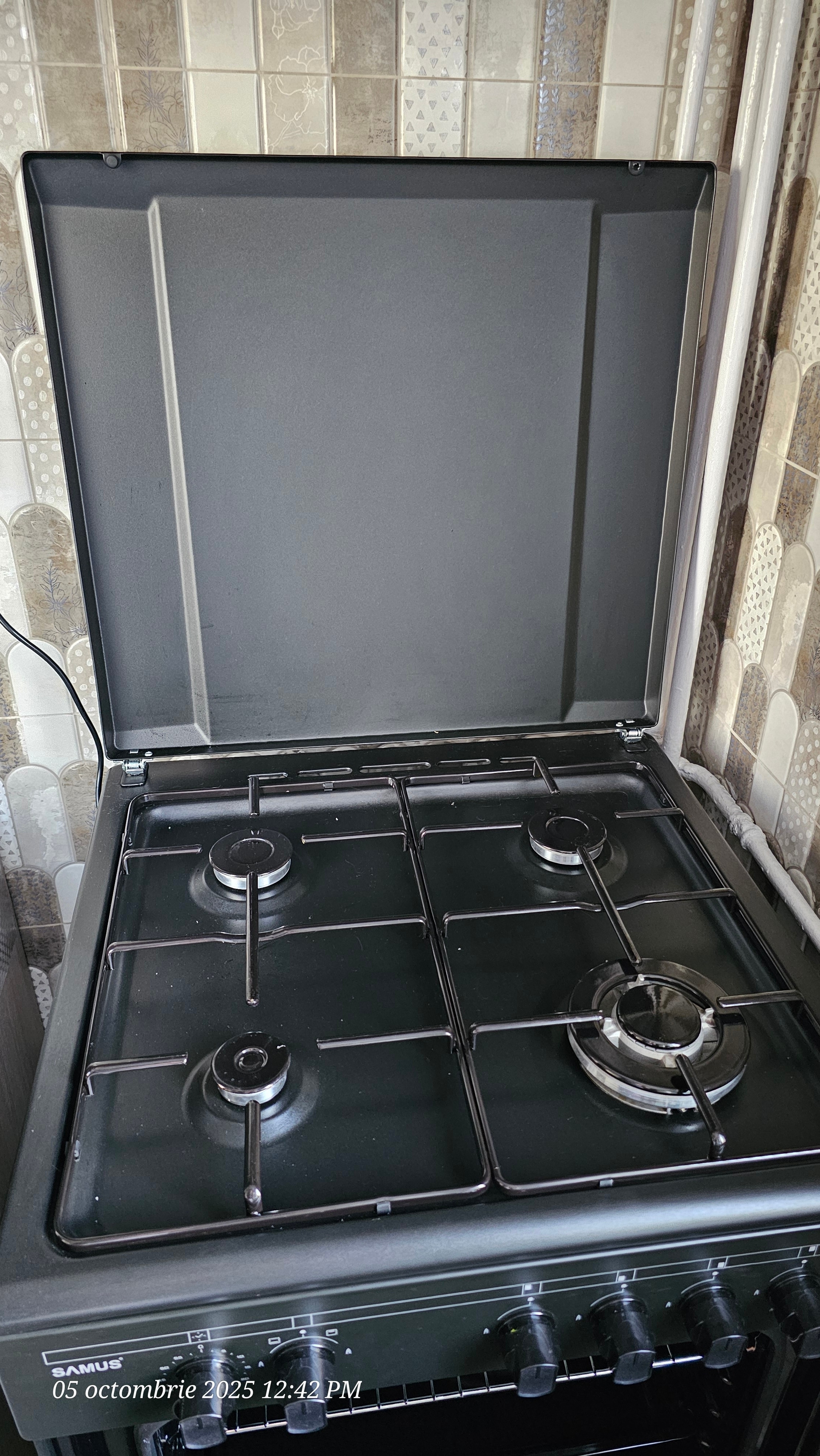 Aragaz Samus SM667APGS ANTHRACIT 4 arztoare pe gaz, Cuptor 55 l, Aprindere electrica arzatoare, Grill, negru