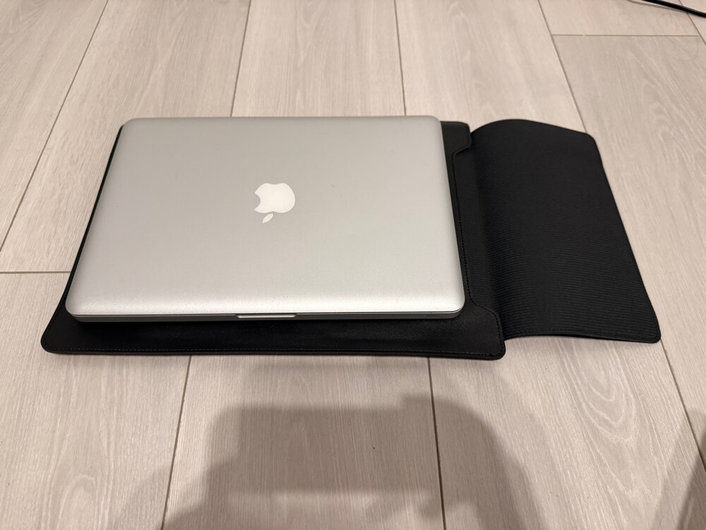 Husa laptop 15-16 inch cu suport pliabil si mousepad integrat, compatibila MacBook, protectie ultrafina, gri AleFla Eshop