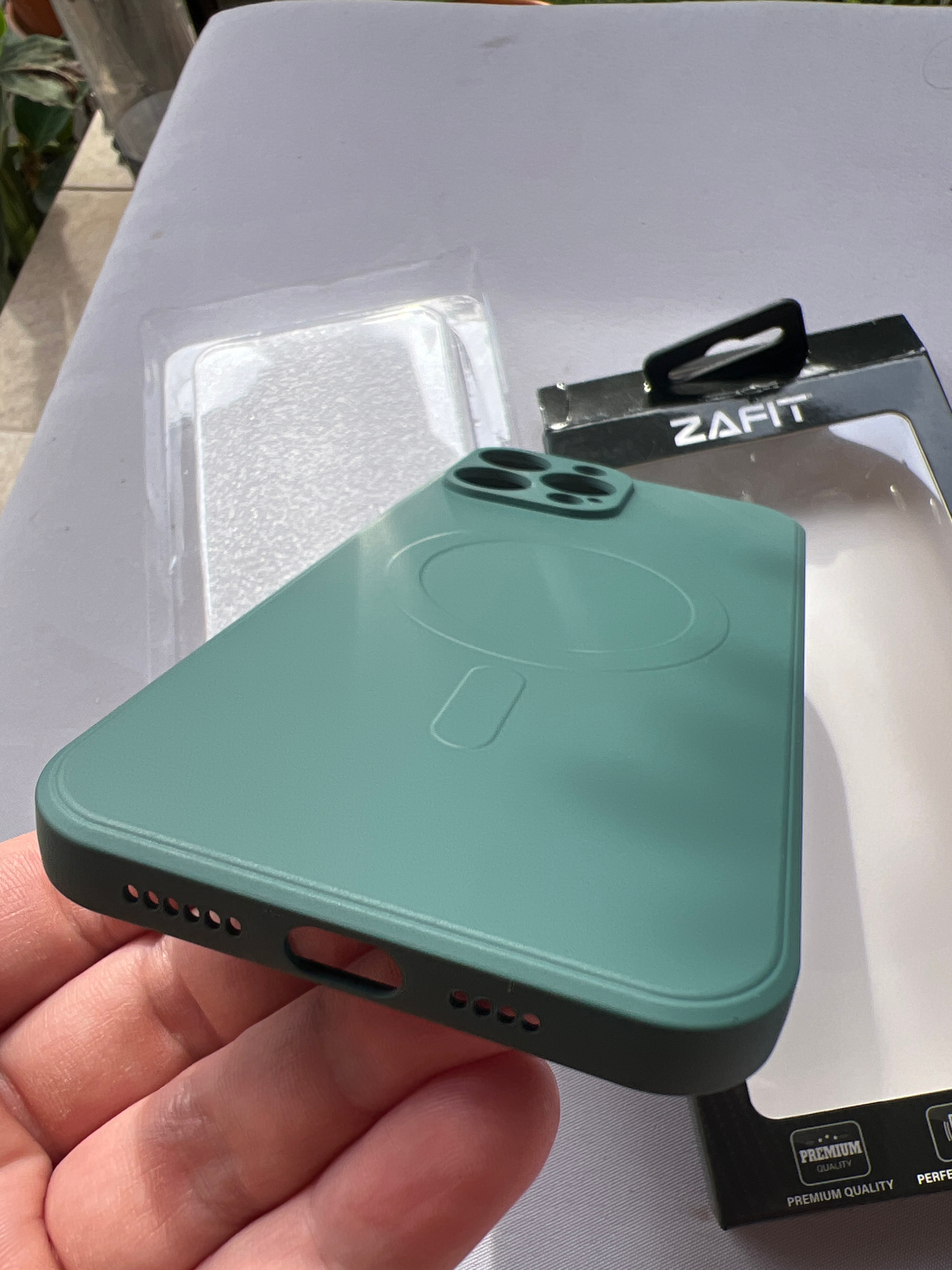 Husa pentru iPhone 13 Pro Max ZAFIT®, cu incarcare Magsafe, Silicon, Rosu