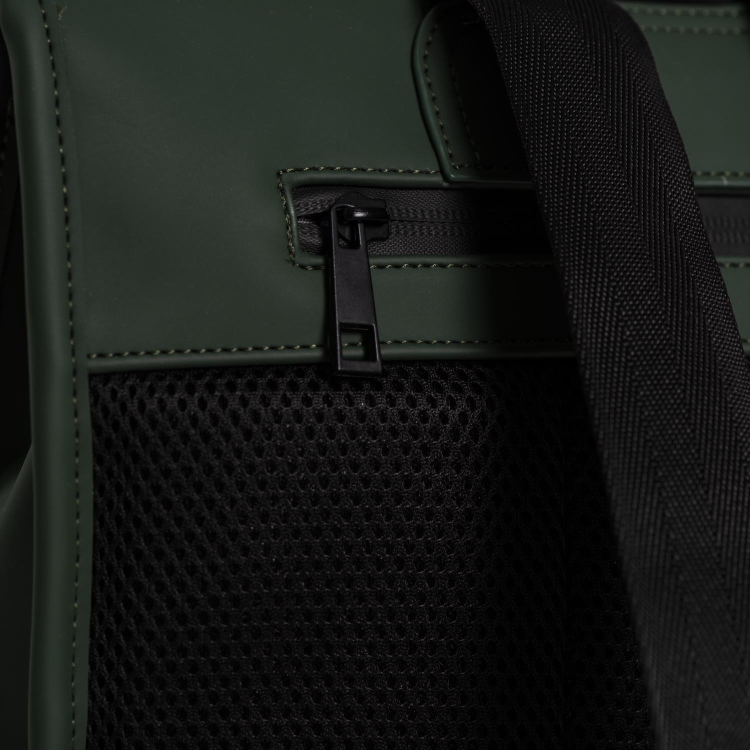 Rucsac unisex impermeabil, pentru laptop de 12 inch, Daniel Ray, seria Fullerton, Verde inchis