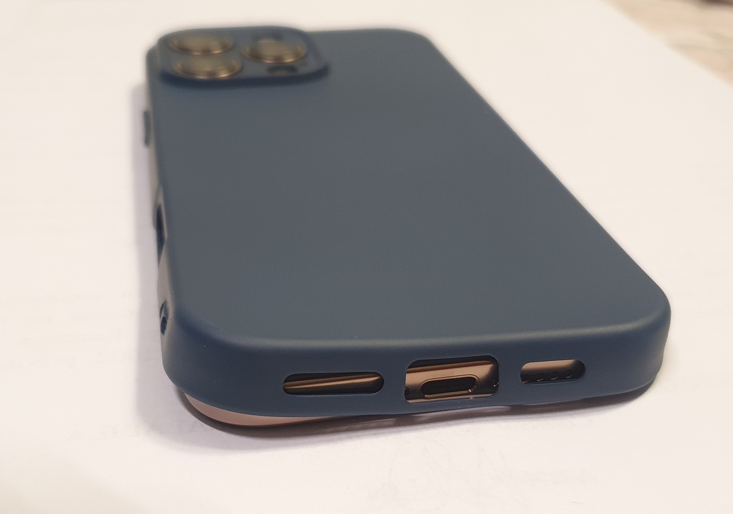 Husa pentru iPhone 16 Pro Max, Silicon Premium Catifelat, Protectie Camere, Albastru Inchis