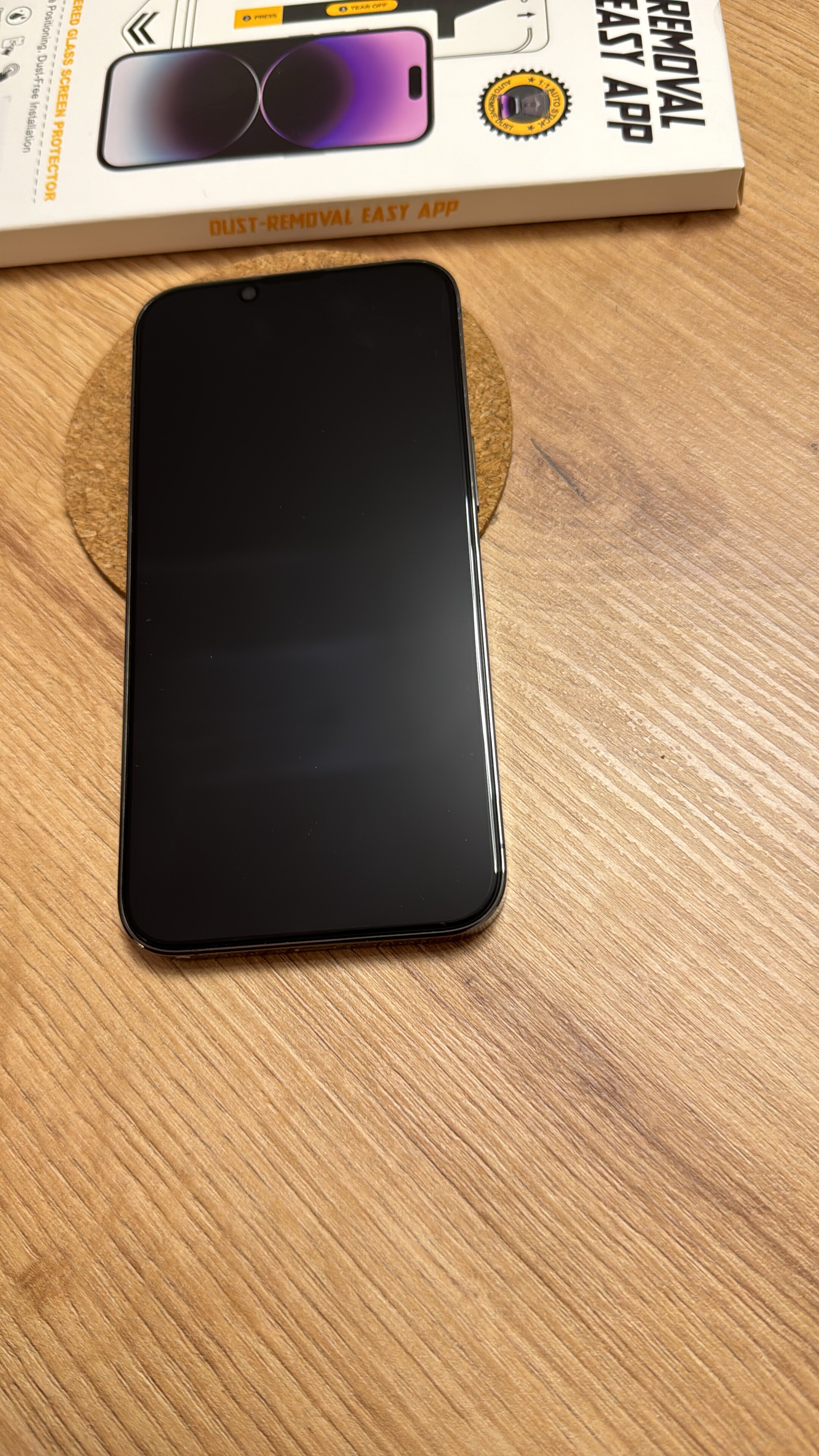 Folie sticla privacy pentru iPhone 13/13 Pro/14, 6.1", cu dispozitiv de instalare rapida si usoara, duritate 9H, precizie 1:1, sticla securizata, protectie telefon