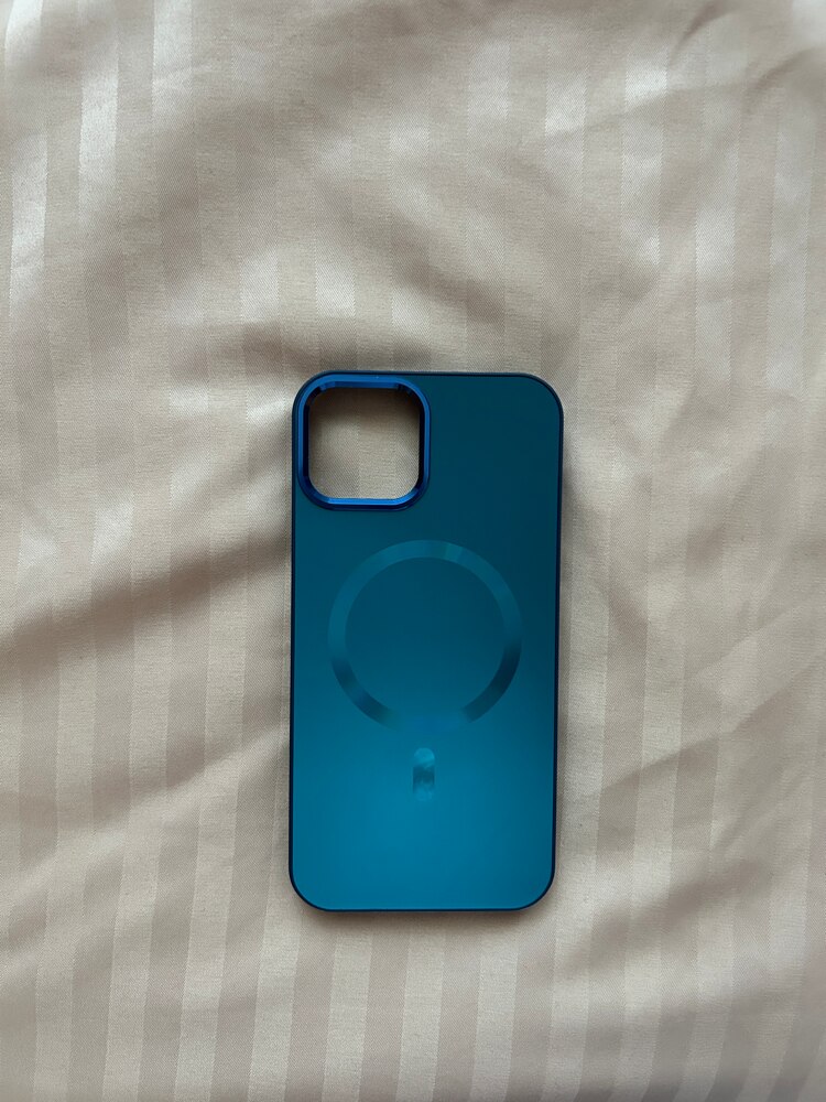 Husa de Protectie Pentru iPhone 14 MagSafe, Culoare Roz, lucios cu efect 3D tip Pana, design elegant si protectie completa inclusiv Lentile impotriva socurilor si zgarieturilor
