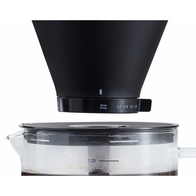 Cafetiera Wilfa Performance WSPL-3B, Temperatura constanta 94°C, 1800W, 1,25 L, 10 cesti, Mentinere cald 40 min, Control debit apa, Negru