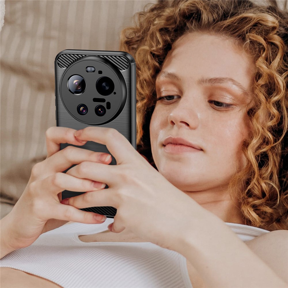 Husa pentru Xiaomi 17 Ultra, SKYDDAR INNOVATION, Carbon Silicone, din Silicon Slim, cu textura Fibra Carbon, set cu sticker, Negru