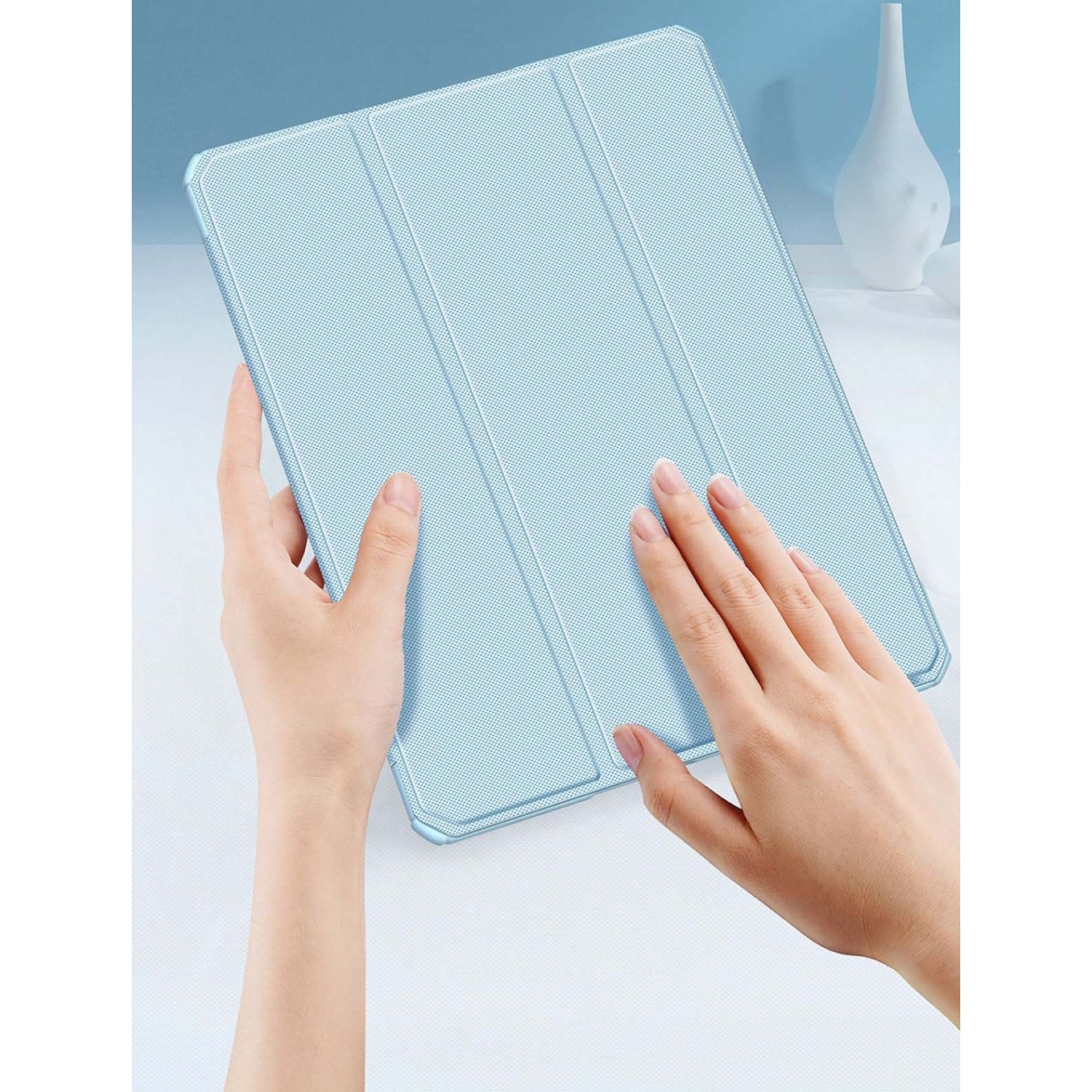 Husa premium Sigloo, pentru tableta iPAD Pro 11, model 2022/2021/2020/2018, 11 inch, interior de piele sintetica, cu suport Smart Pen, spatele din policarbonat transparent, rezistent la socuri, Blue