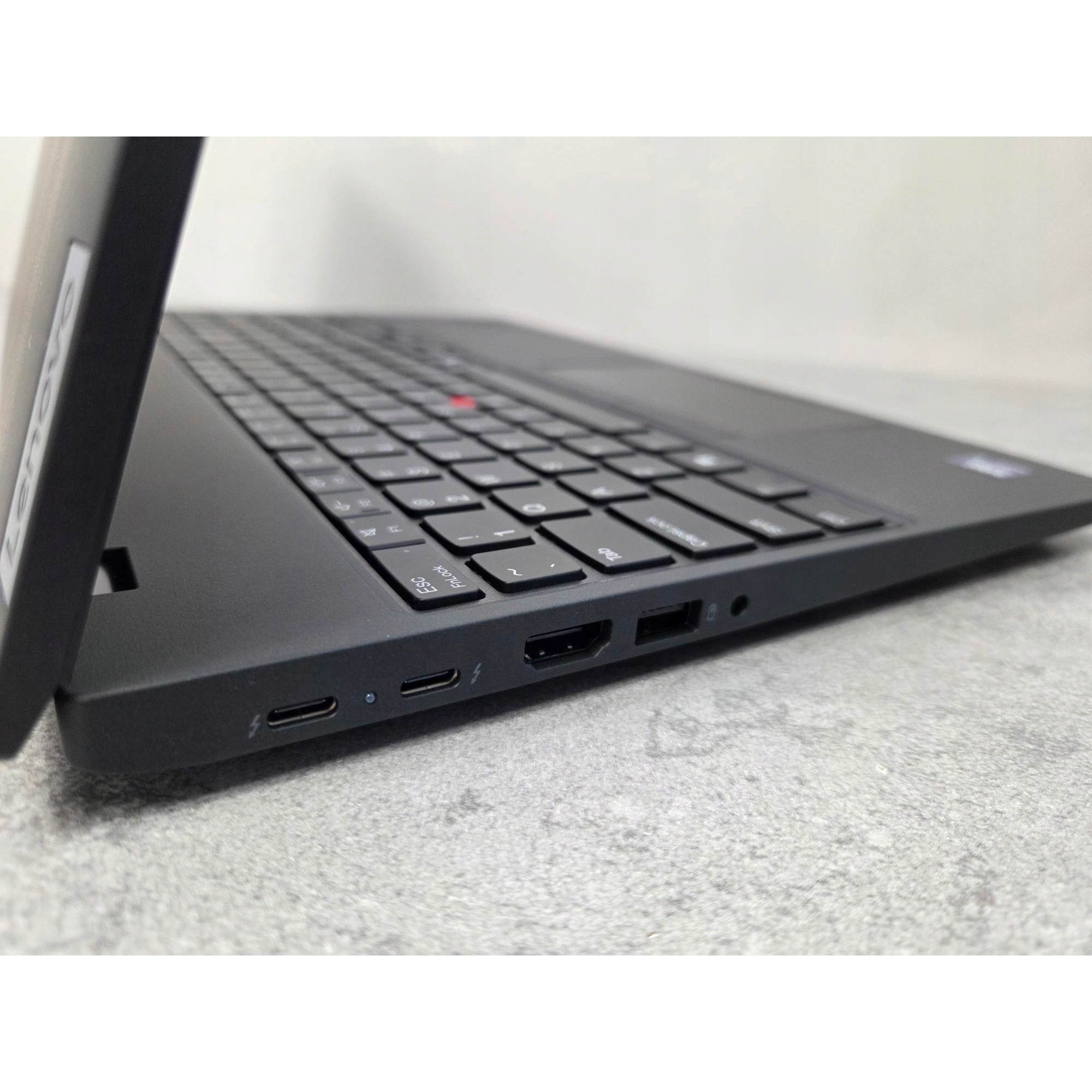 Laptop Lenovo ThinkPad T16 G4, procesor Ultra 7 255U, 16GB RAM, SSD 512GB, 16" WUXGA, 400 nit, Windows 11 Pro
