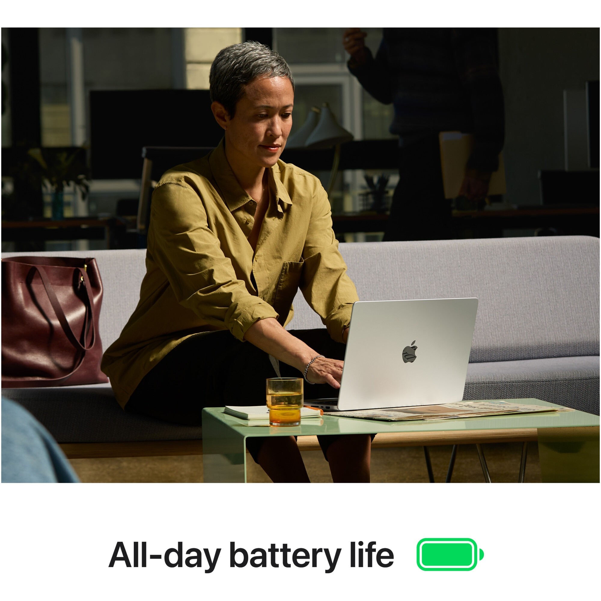 Laptop Apple MacBook Pro 14" cu procesor Apple M4 Pro, 12 nuclee CPU si 16 nuclee GPU, 24GB RAM, 512GB SSD, Silver, Tastatura Internationala, Manual RO