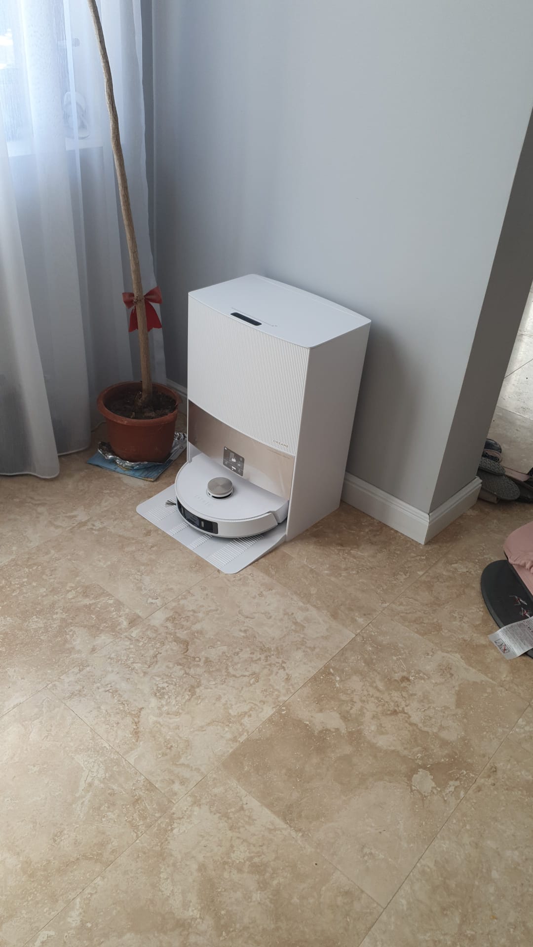 Robot de aspirare cu mop rotativ Dreame L20 Ultra RLX41CE-1, statie automata de golire 3.2l, 7000Pa, rezervor praf 0.3l, rezervor apa 0.08l, baterie 6400mAh, autonomie pana la 180 min, alb