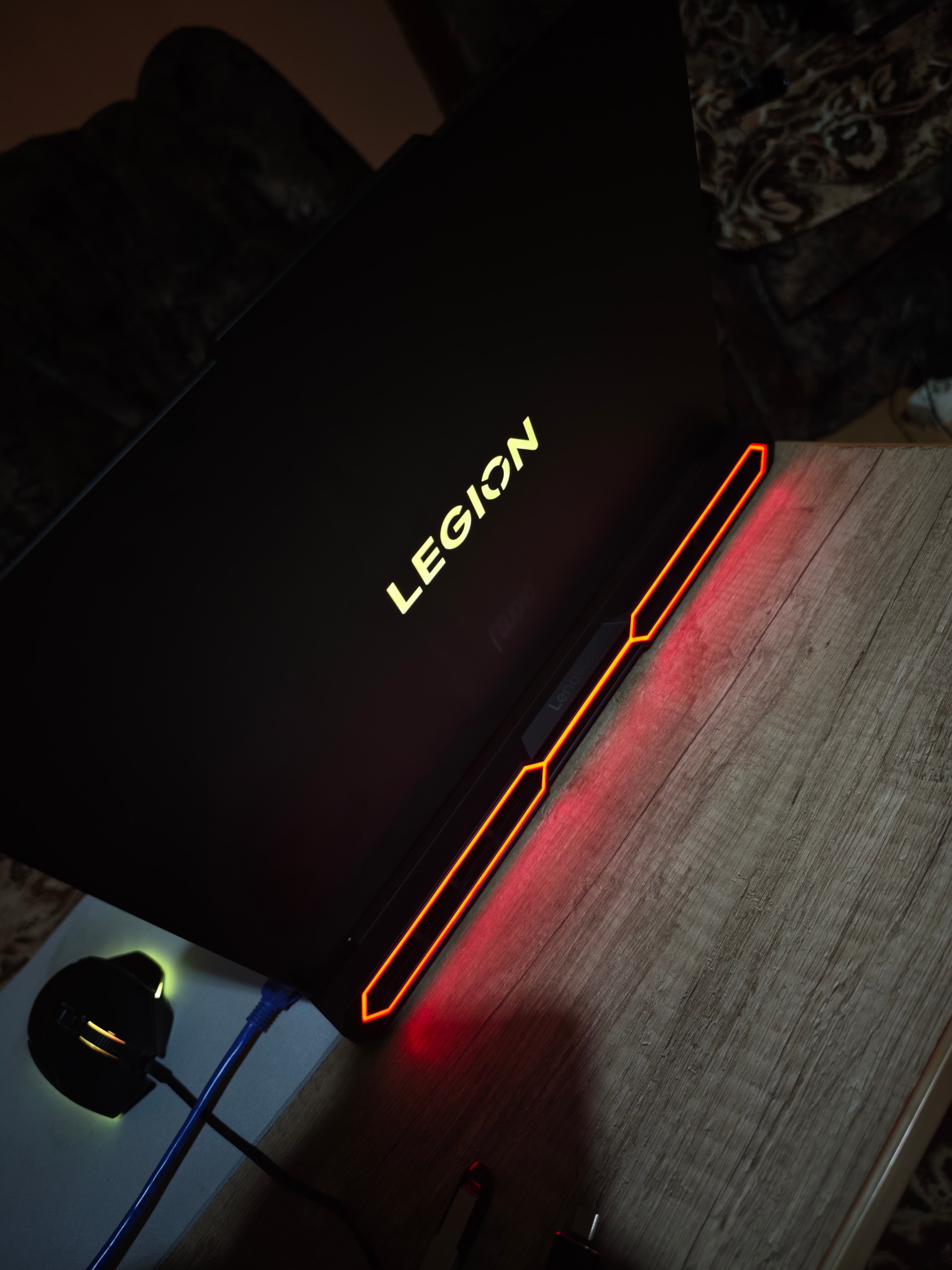 Laptop Gaming Lenovo Legion Pro 7 16AFR10H cu procesor AMD Ryzen™ 9 9955HX pana la 5.4GHz, 16" WQXGA, OLED, 240Hz, 32GB DDR5 RAM, 1TB SSD, NVIDIA® GeForce RTX™ 5070 Ti 12GB GDDR7, No OS, Eclipse Black, 3y on-site Premium Care
