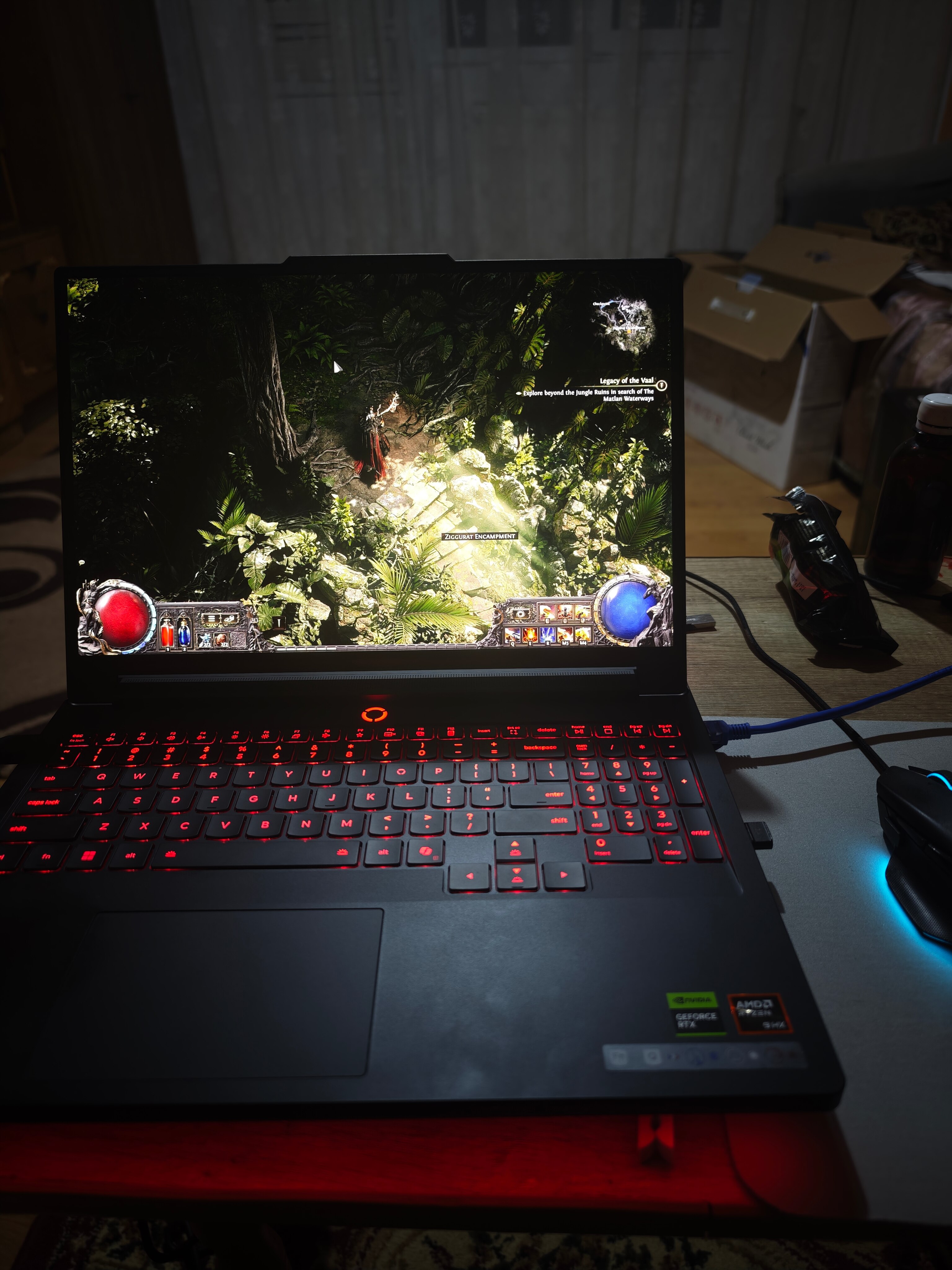 Laptop Gaming Lenovo Legion Pro 7 16AFR10H cu procesor AMD Ryzen™ 9 9955HX pana la 5.4GHz, 16" WQXGA, OLED, 240Hz, 32GB DDR5 RAM, 1TB SSD, NVIDIA® GeForce RTX™ 5070 Ti 12GB GDDR7, No OS, Eclipse Black, 3y on-site Premium Care