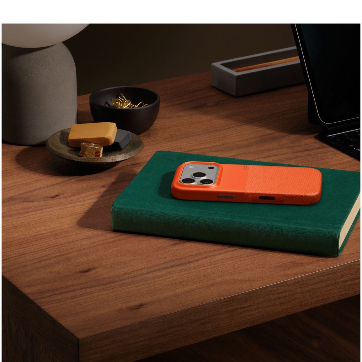 Husa de protectie Beats pentru iPhone 17 Pro, Rugged Case cu MagSafe and Camera Control – Sierra Orange