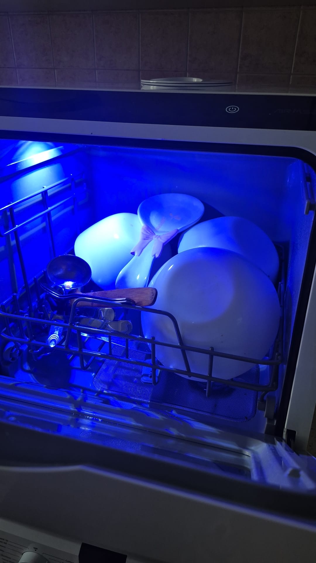 Masina de Spalat Vase Mini Compacta AIRMSEN – Portabila cu Rezervor de 5L, 6 Programe de Spalare, Uscare prin Aer & Ventilatie de 72 Ore, Perfecta pentru Bucatarii Mici, Alb